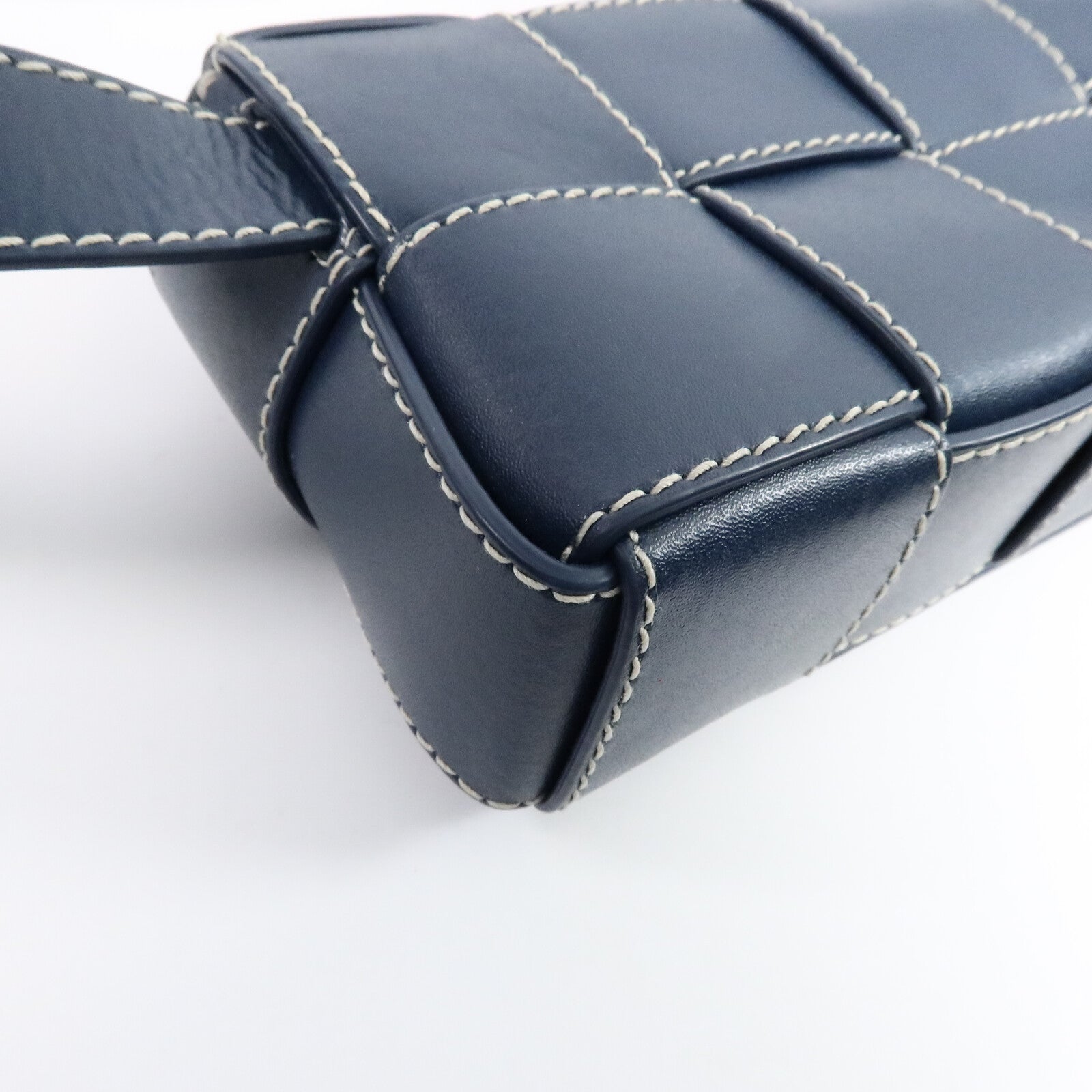 BOTTEGA VENETA 牛皮皮革Cassette Small肩背袋