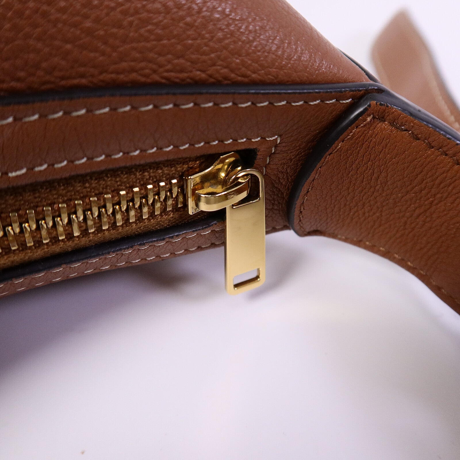 CELINE 牛皮皮革Heloise Medium肩背袋