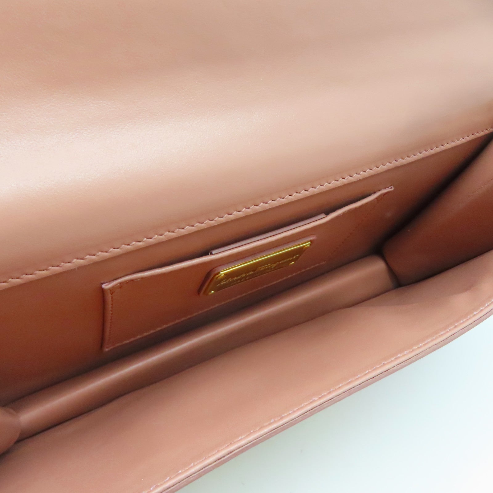 Salvatore Ferragamo 【激減優惠】牛皮皮革Chain Shoulder金扣鏈帶肩背袋粉紅色