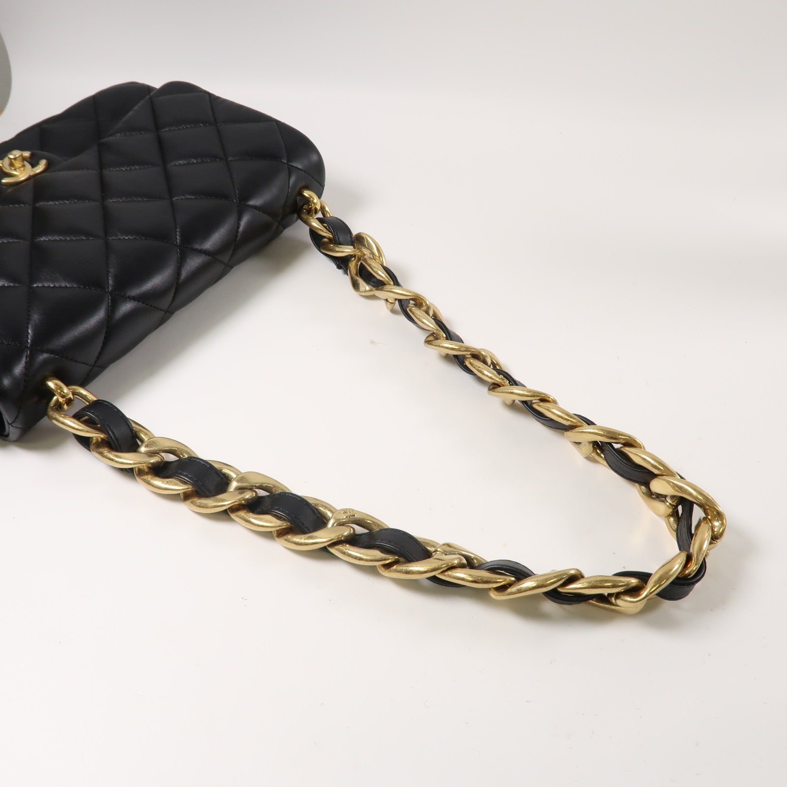 CHANEL 菱格羊皮皮革Chain Shoulder金扣鏈帶肩背袋黑色