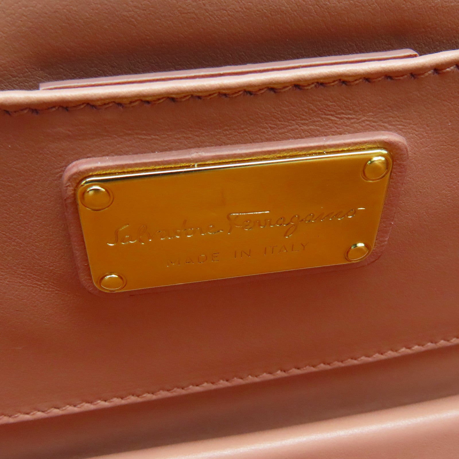 Salvatore Ferragamo 【激減優惠】牛皮皮革Chain Shoulder金扣鏈帶肩背袋粉紅色