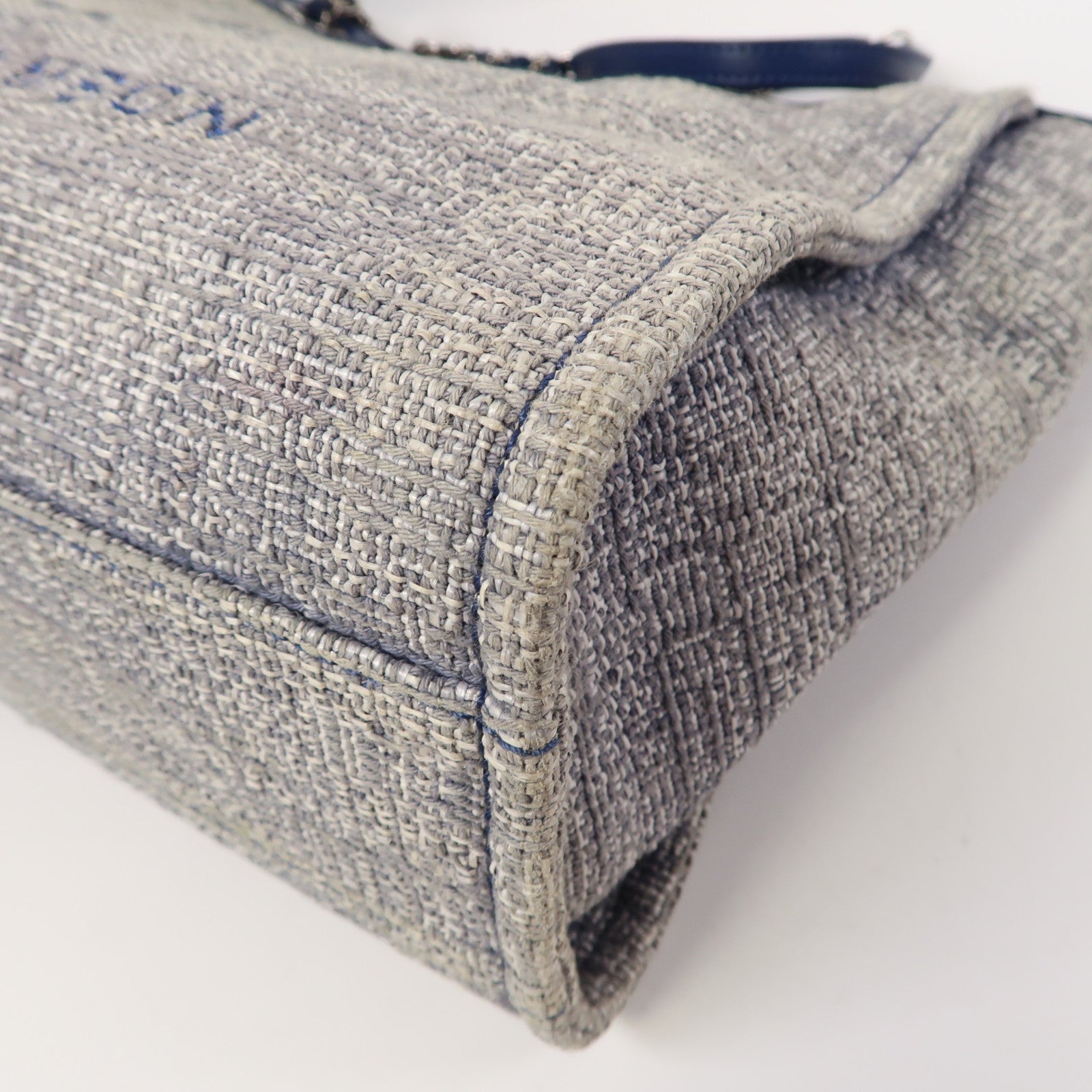 CHANEL 斜紋軟呢Deauville Tote銀扣手挽袋藍色