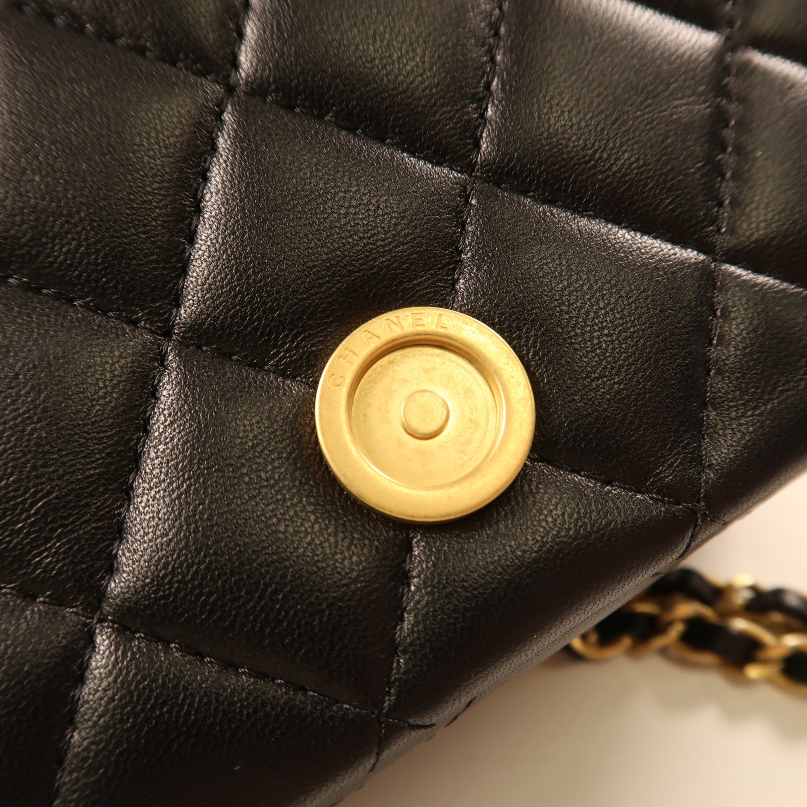 CHANEL 羊皮皮革Chain Shoulder金扣鏈帶肩背袋黑色