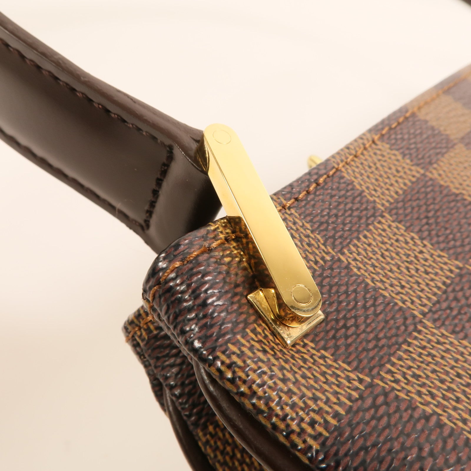 LOUIS VUITTON Damier Aubagne金扣肩背袋