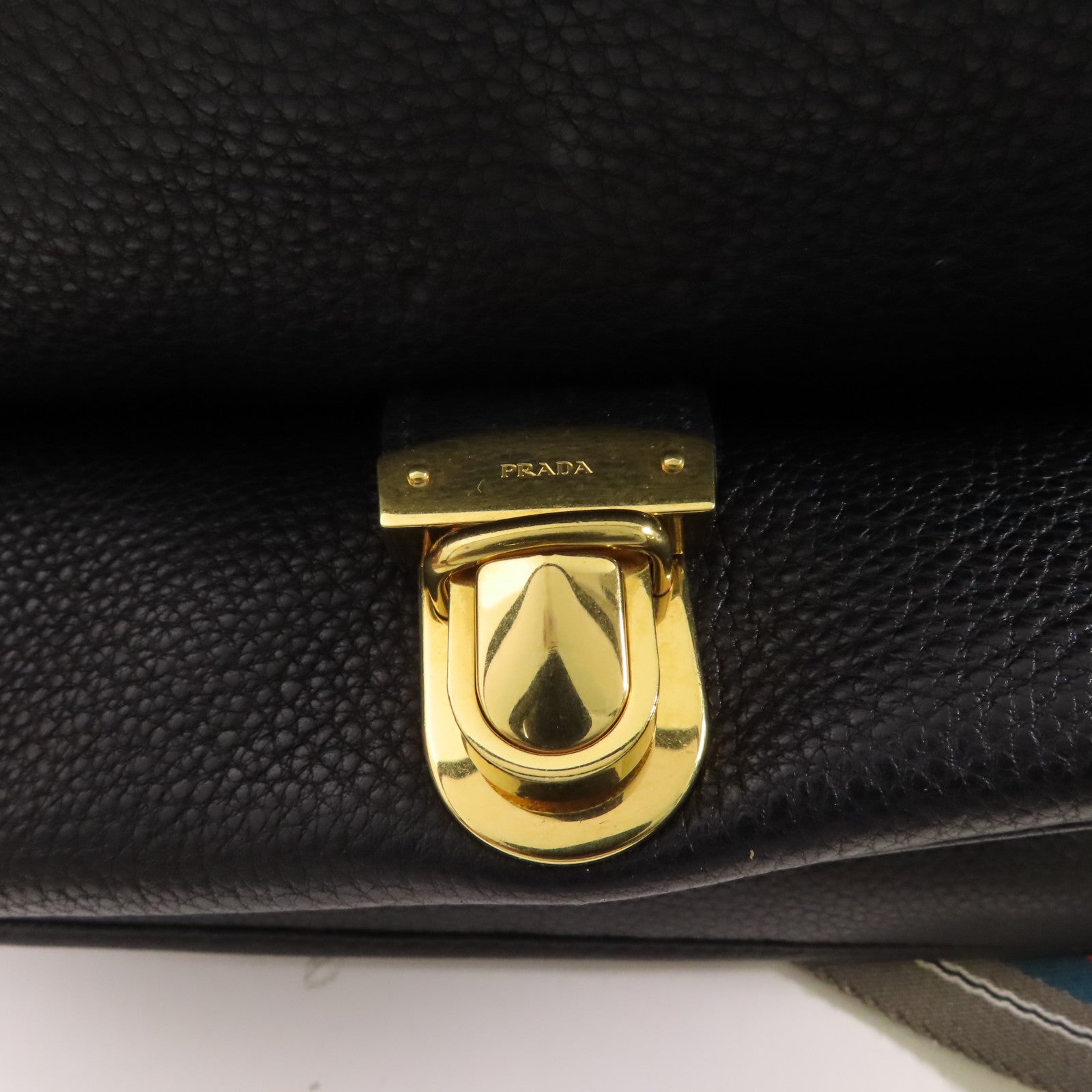 PRADA 牛皮皮革Shoulder Bag金扣肩背袋