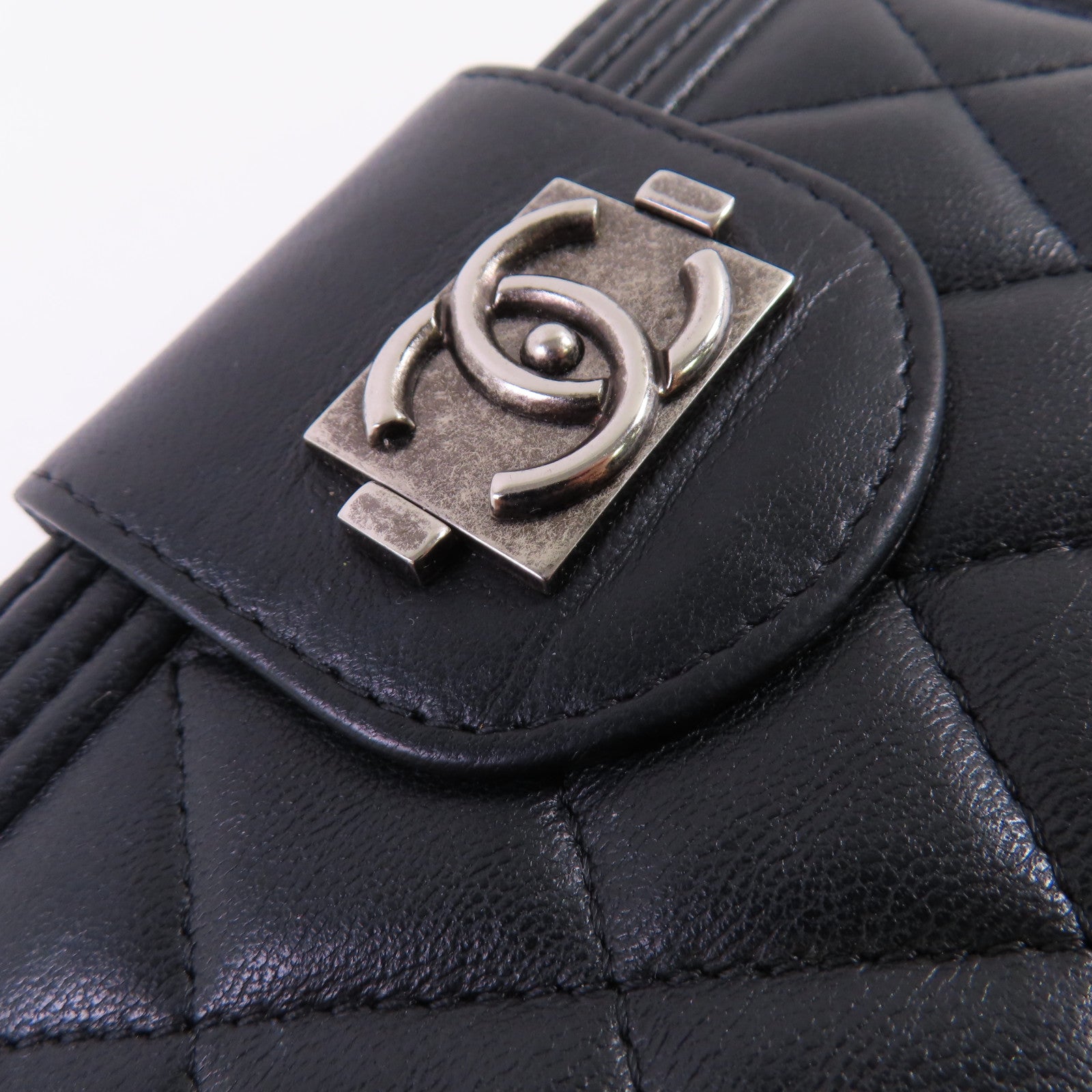 CHANEL 菱格羊皮皮革Middle Wallet銀扣短錢包黑色
