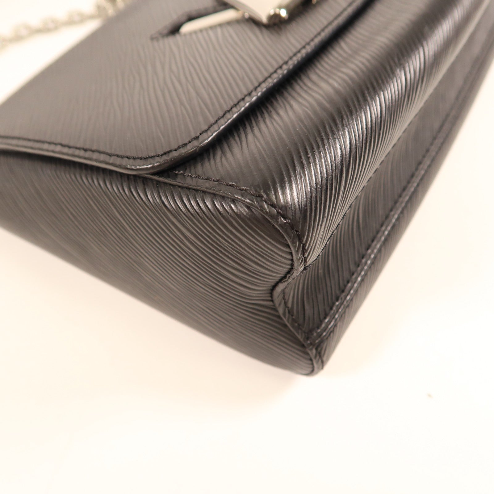 LOUIS VUITTON Epi Twist MM銀扣鏈帶肩背袋