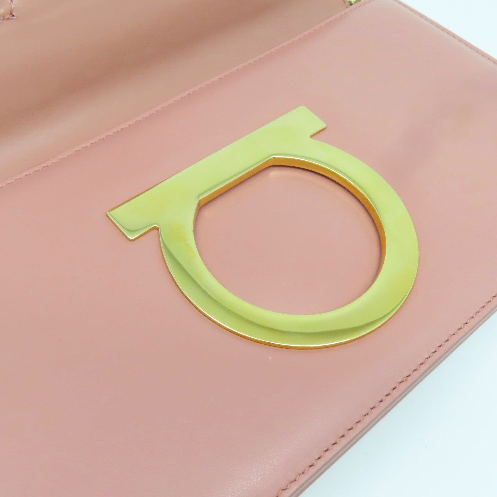 Salvatore Ferragamo 【激減優惠】牛皮皮革Chain Shoulder金扣鏈帶肩背袋粉紅色