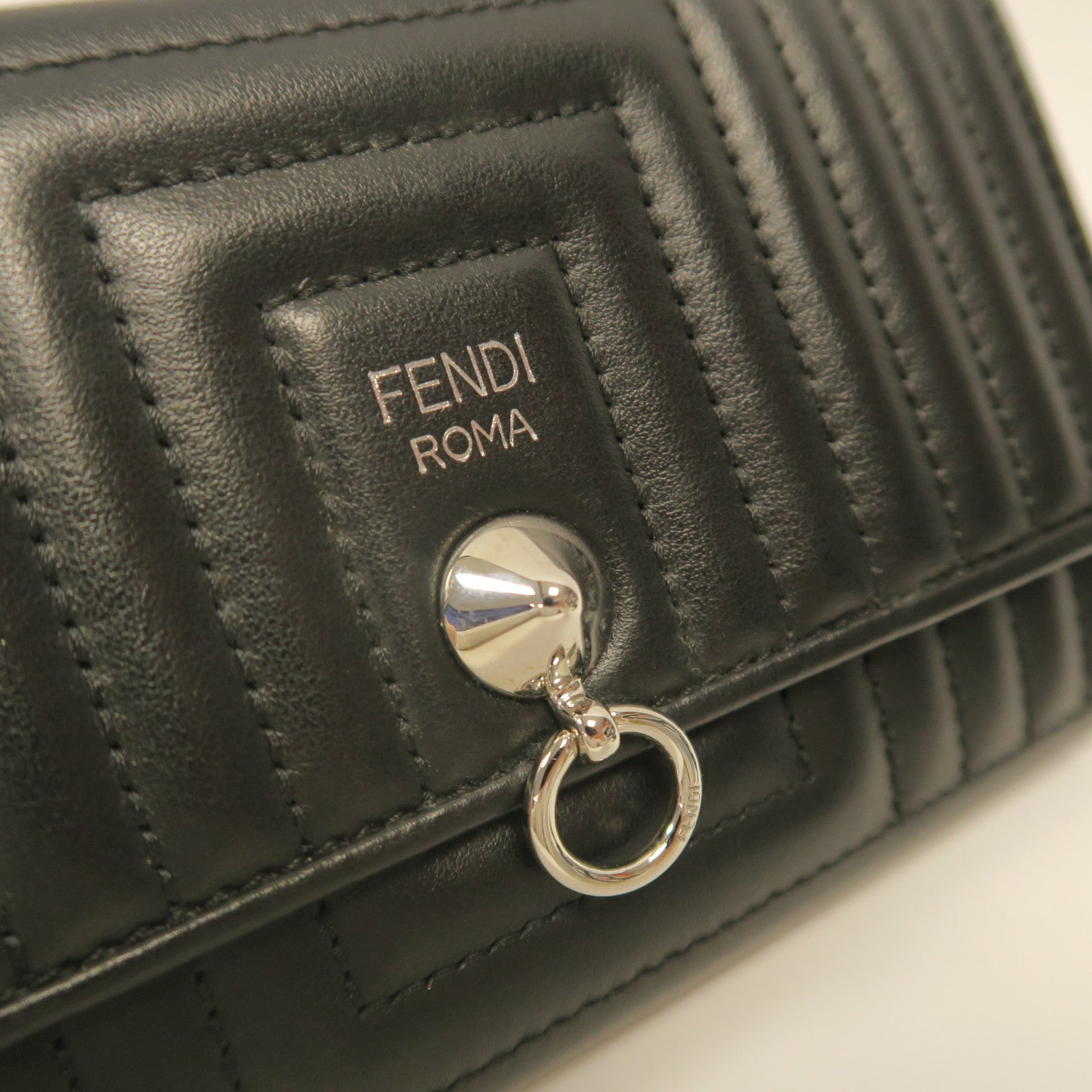 FENDI 【激減優惠】牛皮皮革Wallet銀扣長錢包黑色