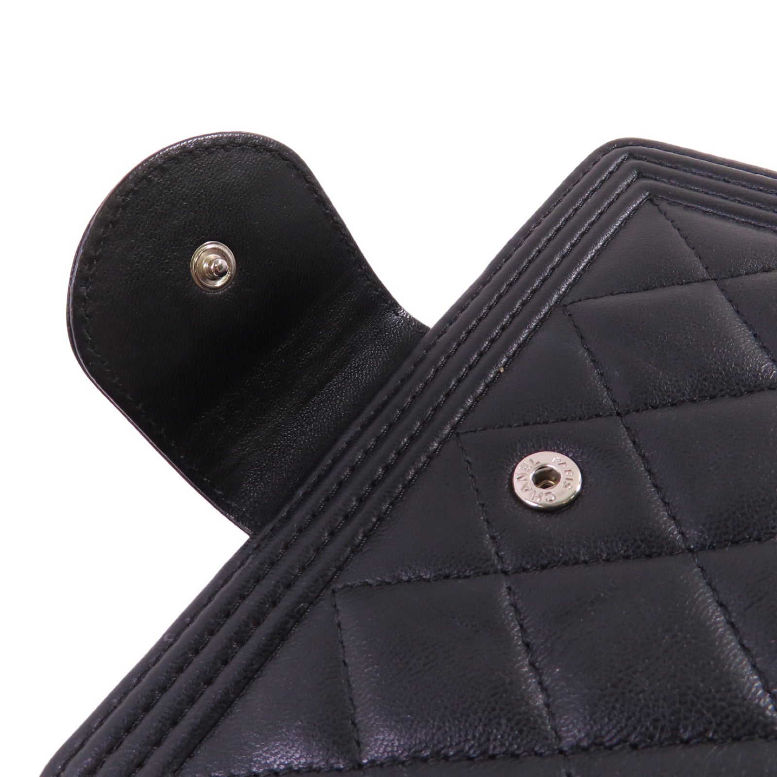 CHANEL 菱格羊皮皮革Middle Wallet銀扣短錢包黑色