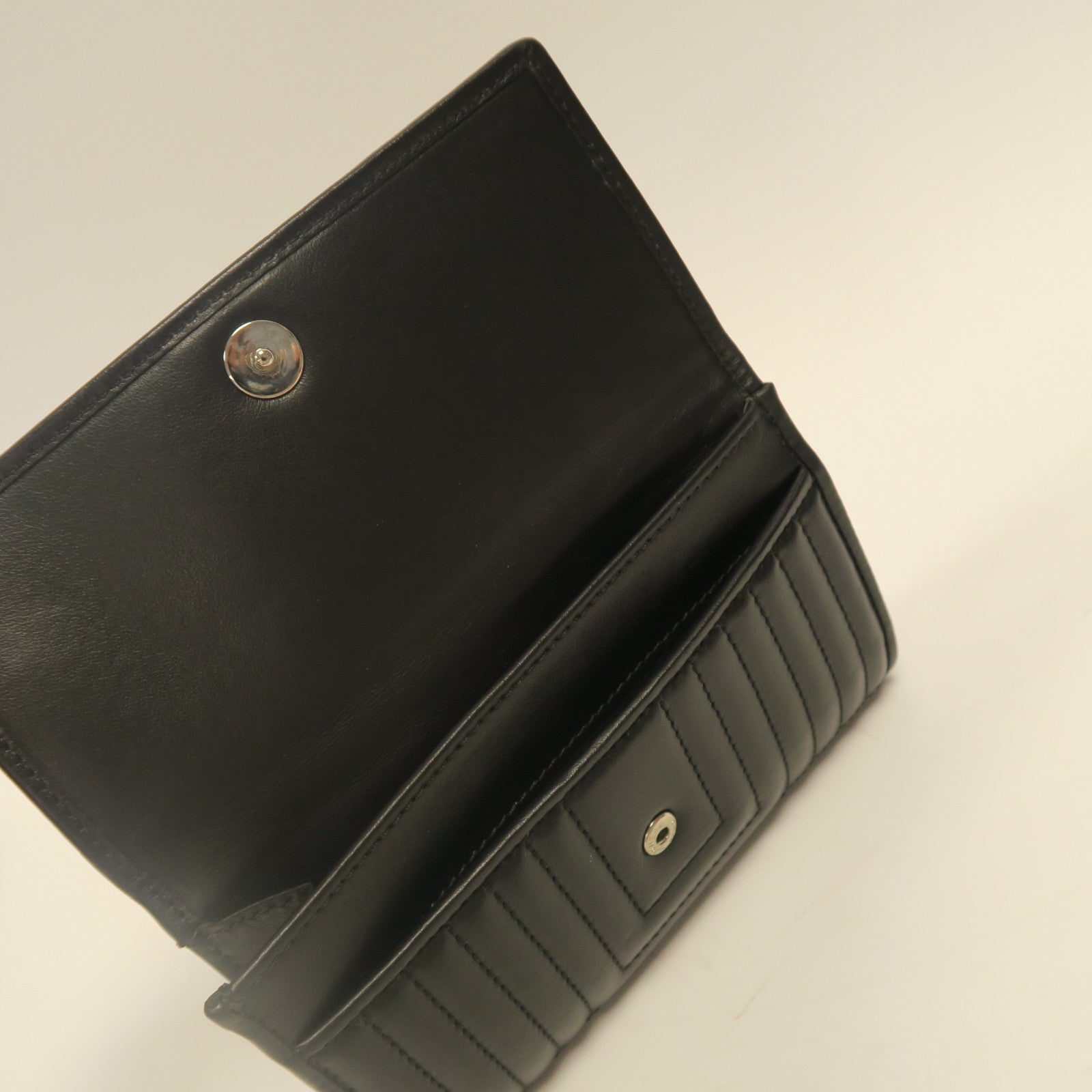FENDI 【激減優惠】牛皮皮革Wallet銀扣長錢包黑色