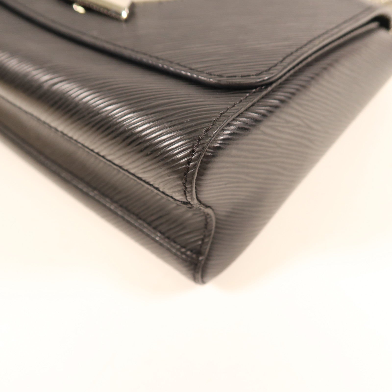 LOUIS VUITTON Epi Twist MM銀扣鏈帶肩背袋