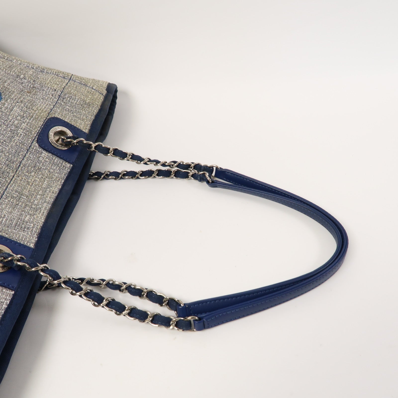 CHANEL 斜紋軟呢Deauville Tote銀扣手挽袋藍色