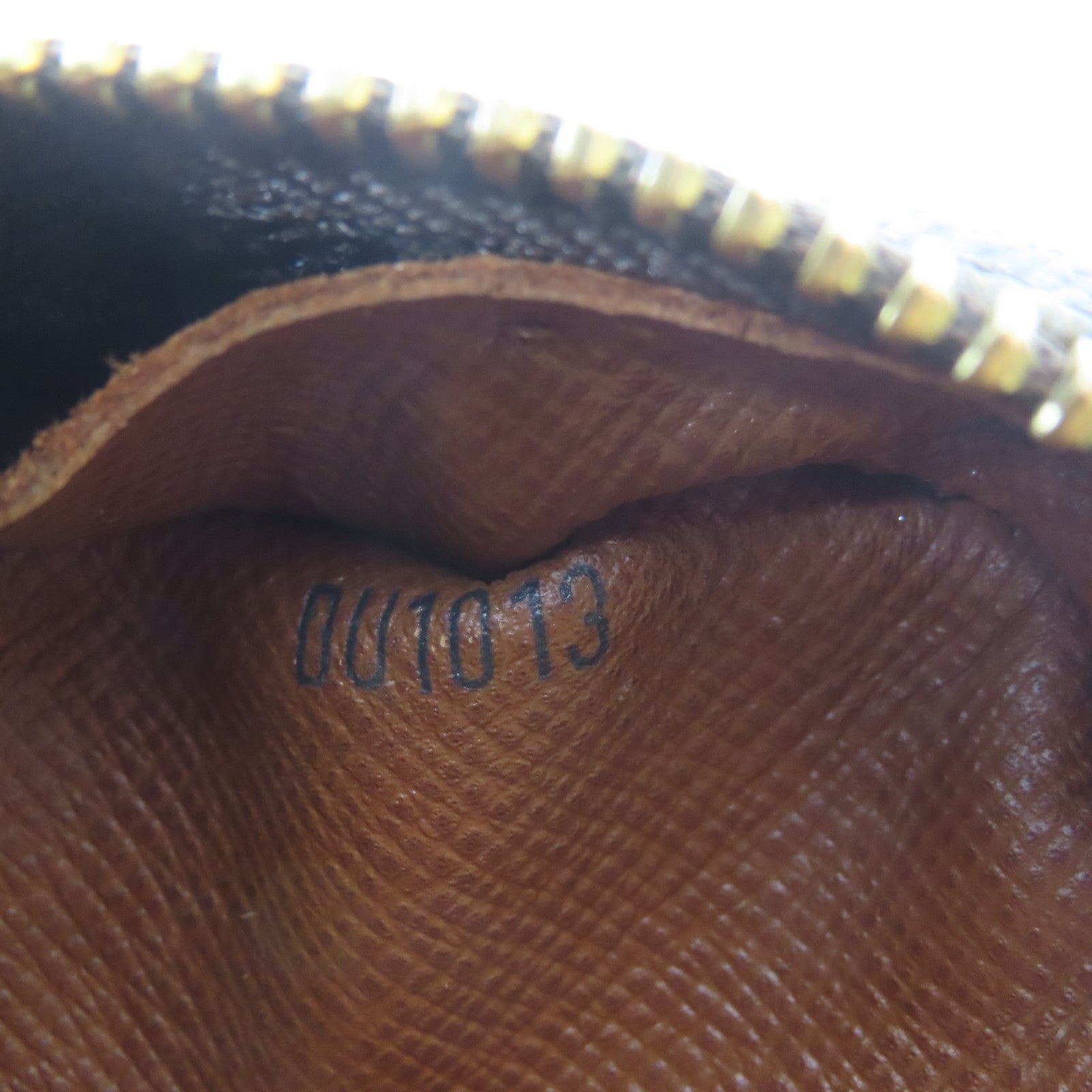 LOUIS VUITTON Monogram Pochette Marly Bando金扣肩背袋啡色