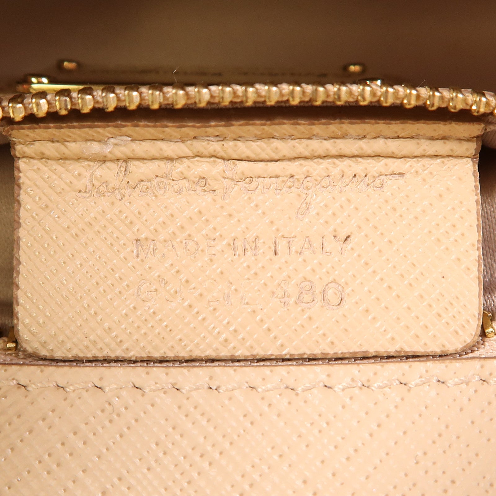 Salvatore Ferragamo 牛皮皮革Chain Shoulder金扣鏈帶肩背袋