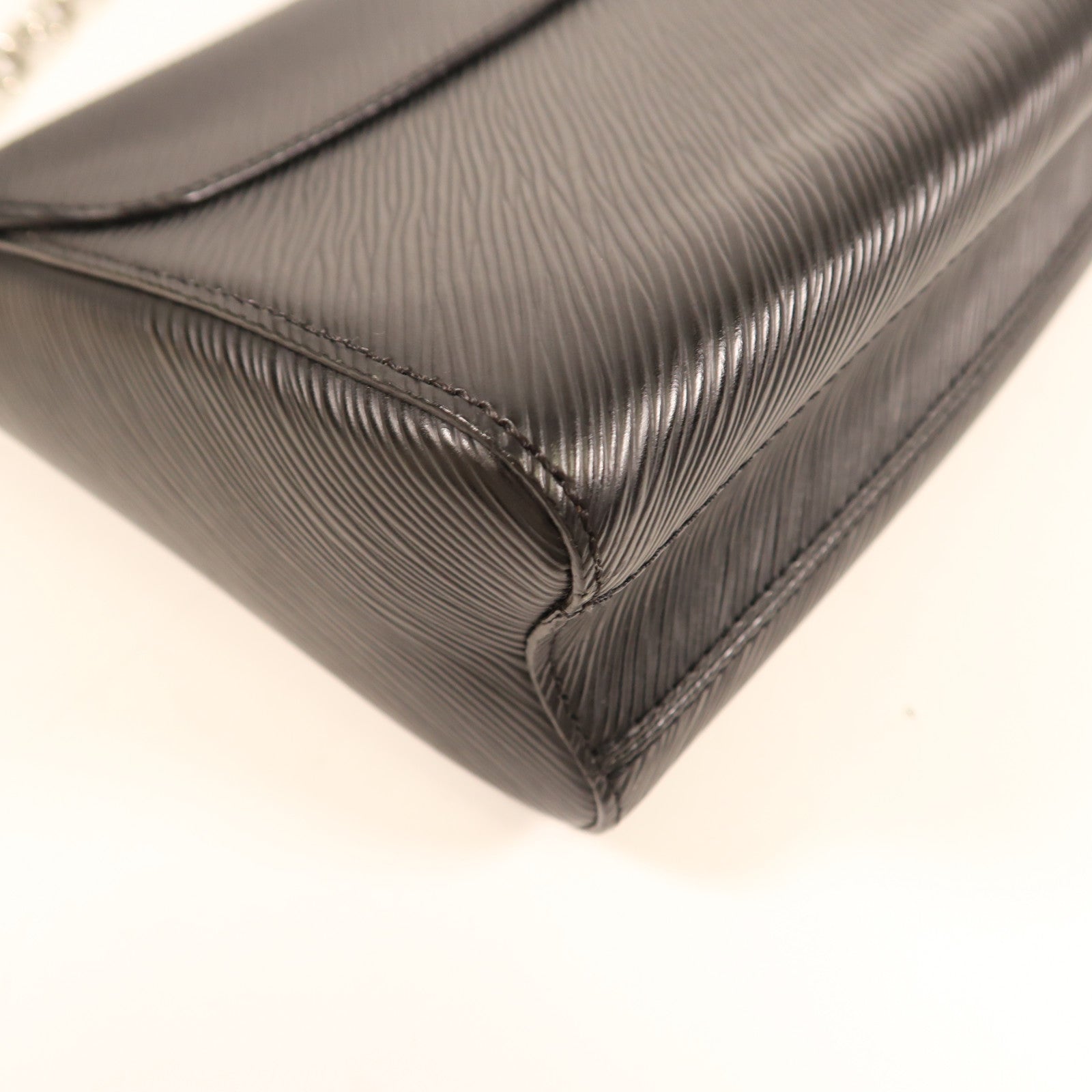 LOUIS VUITTON Epi Twist MM銀扣鏈帶肩背袋