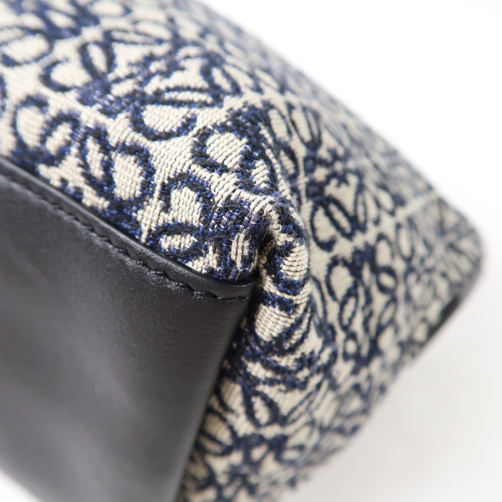 LOEWE 帆布Cubi Bag金扣手挽袋深藍色