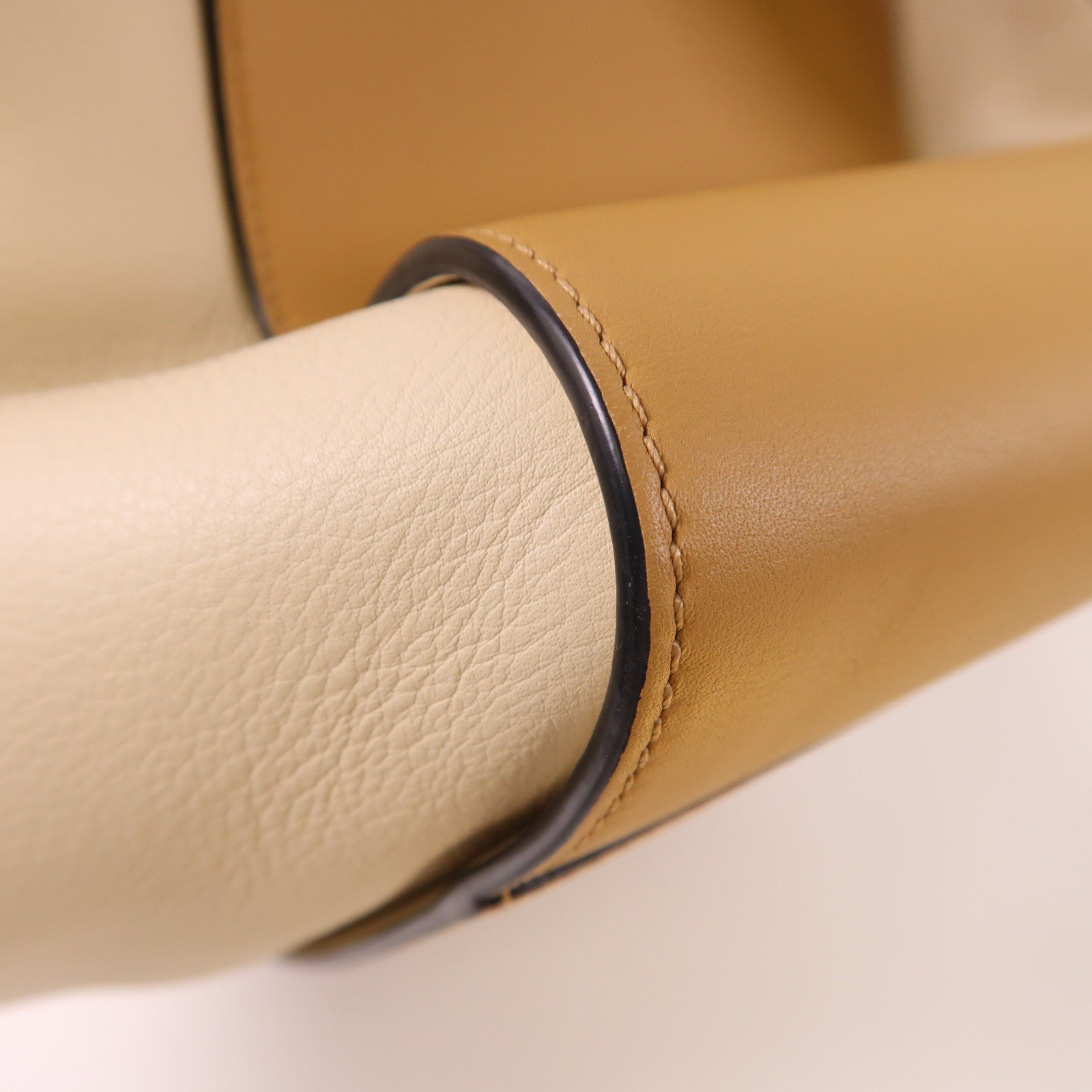 LOEWE 牛皮皮革Hammock MM金扣手挽肩背兩用袋