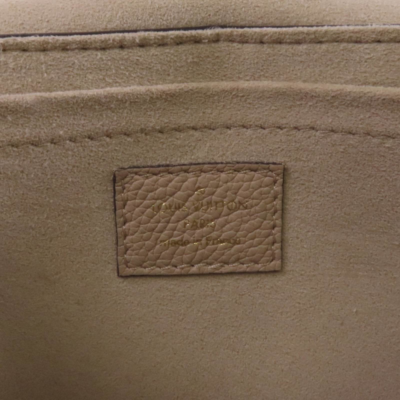 LOUIS VUITTON Greige Lockme Tender金扣肩背袋