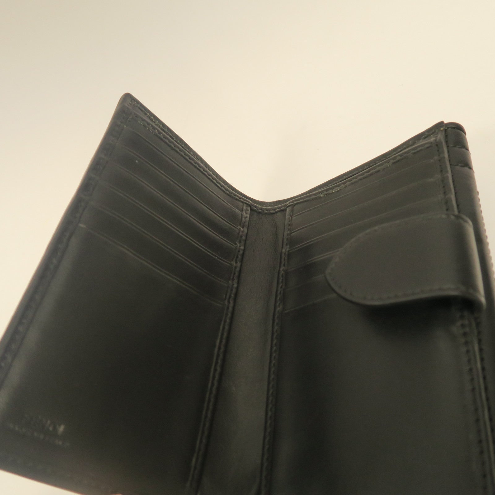 FENDI 【激減優惠】牛皮皮革Wallet銀扣長錢包黑色