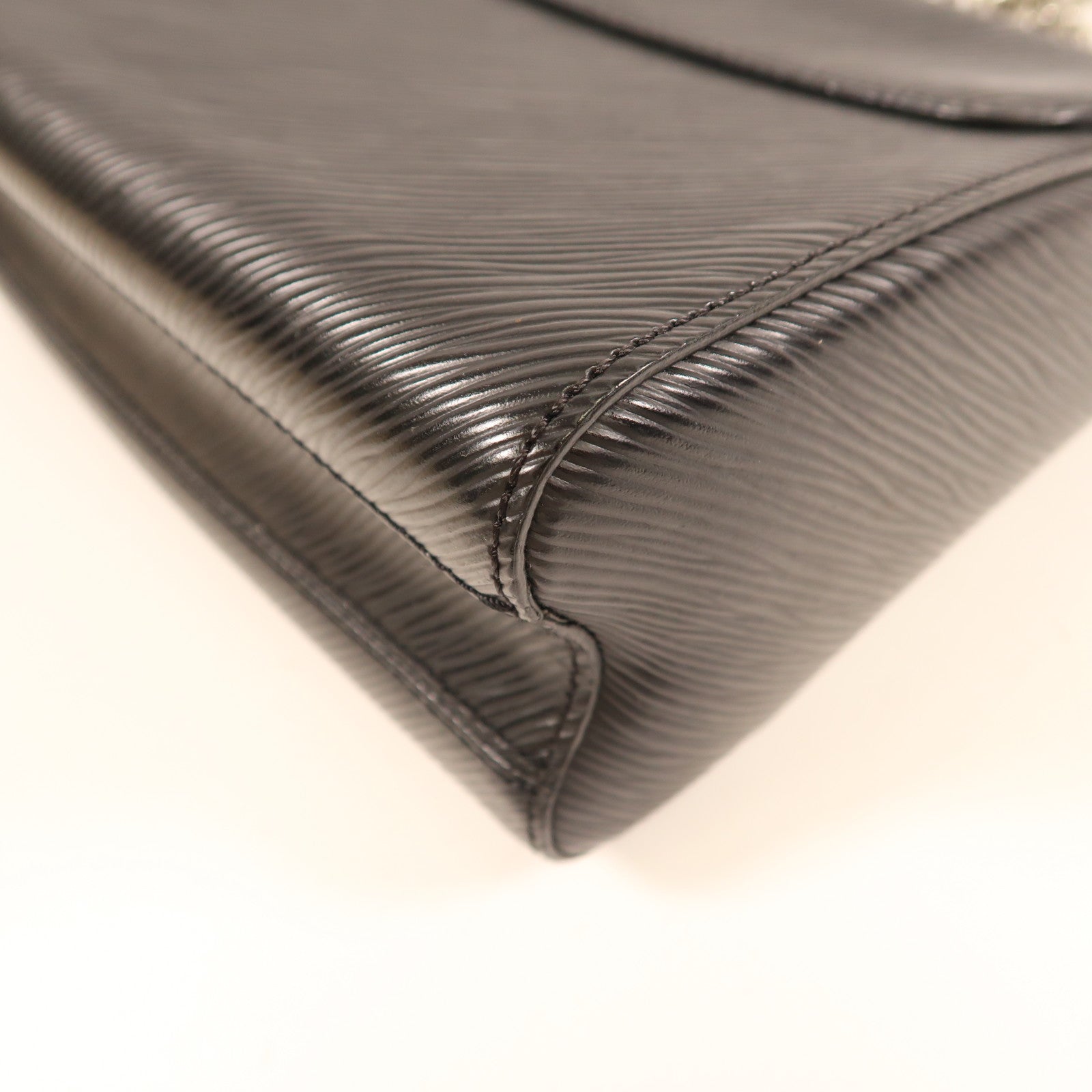 LOUIS VUITTON Epi Twist MM銀扣鏈帶肩背袋