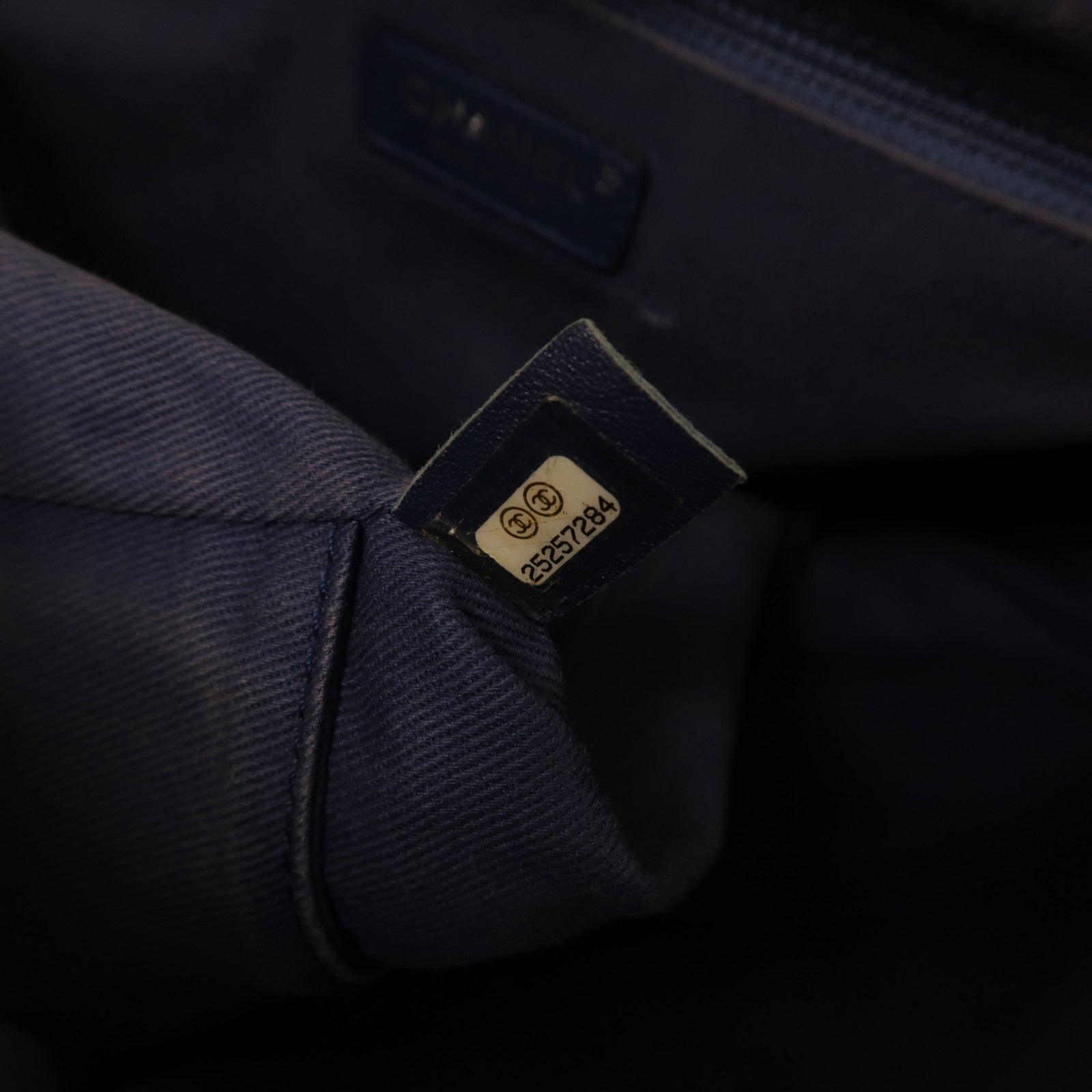 CHANEL 斜紋軟呢Deauville Tote銀扣手挽袋藍色