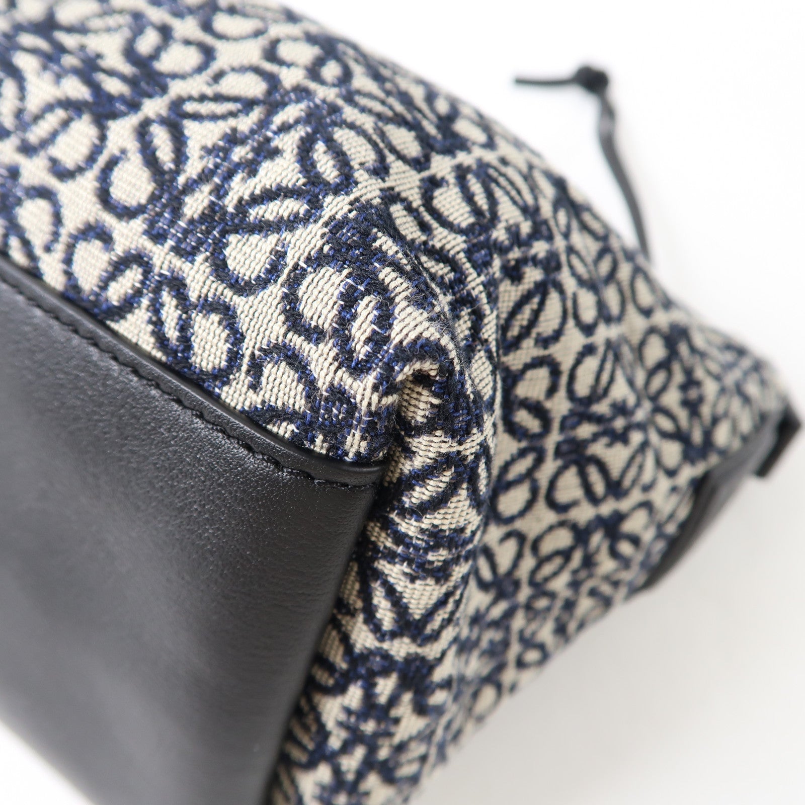 LOEWE 帆布Cubi Bag金扣手挽袋深藍色