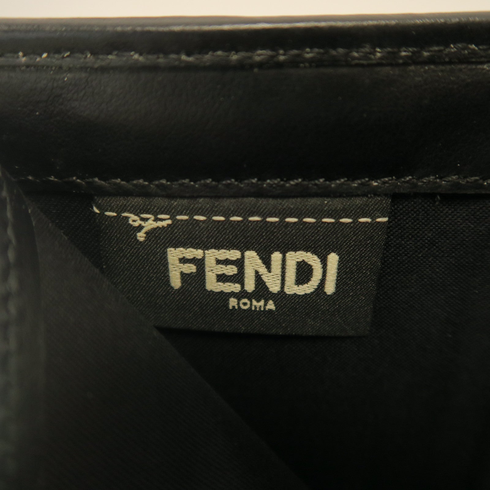FENDI 【激減優惠】牛皮皮革Wallet銀扣長錢包黑色