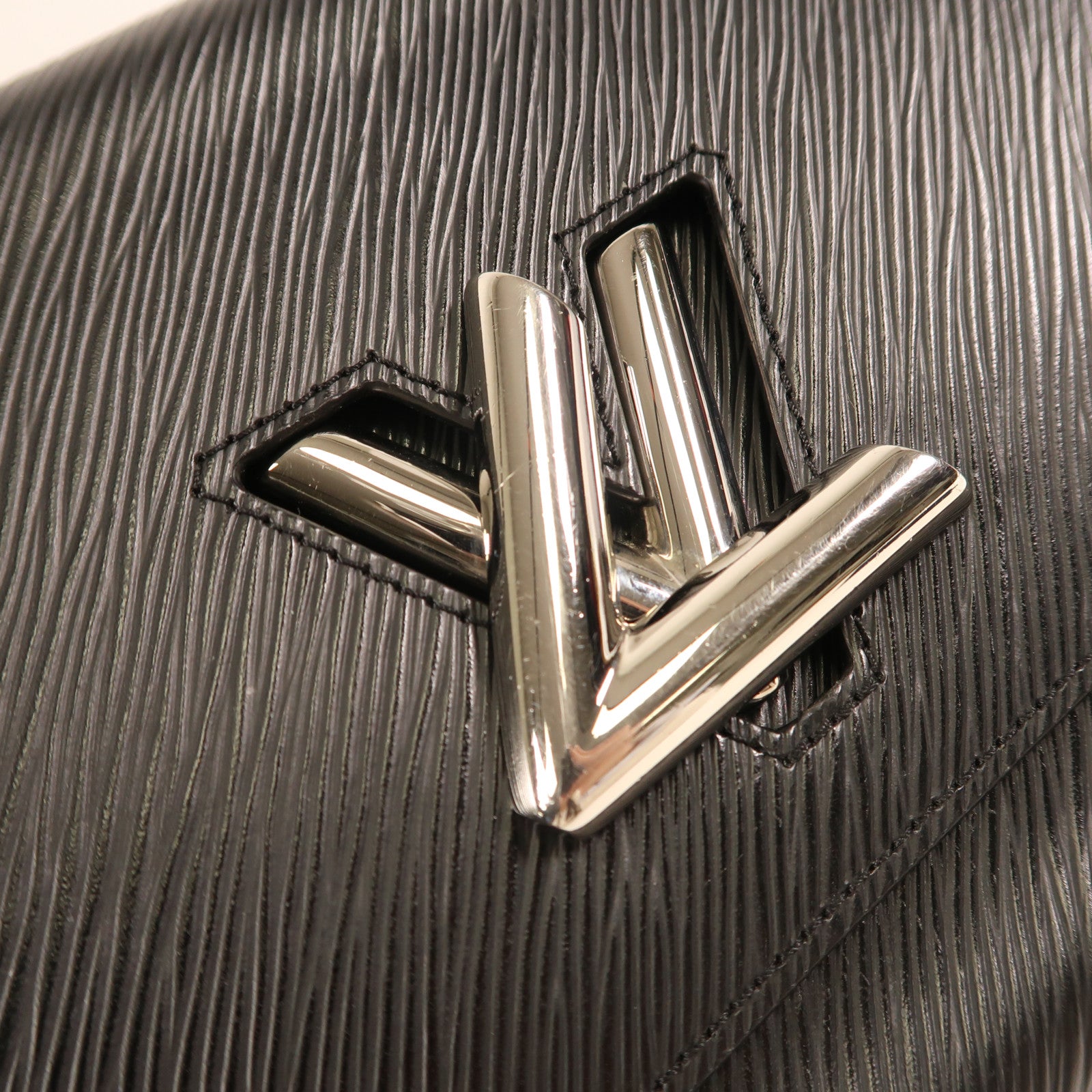 LOUIS VUITTON Epi Twist MM銀扣鏈帶肩背袋