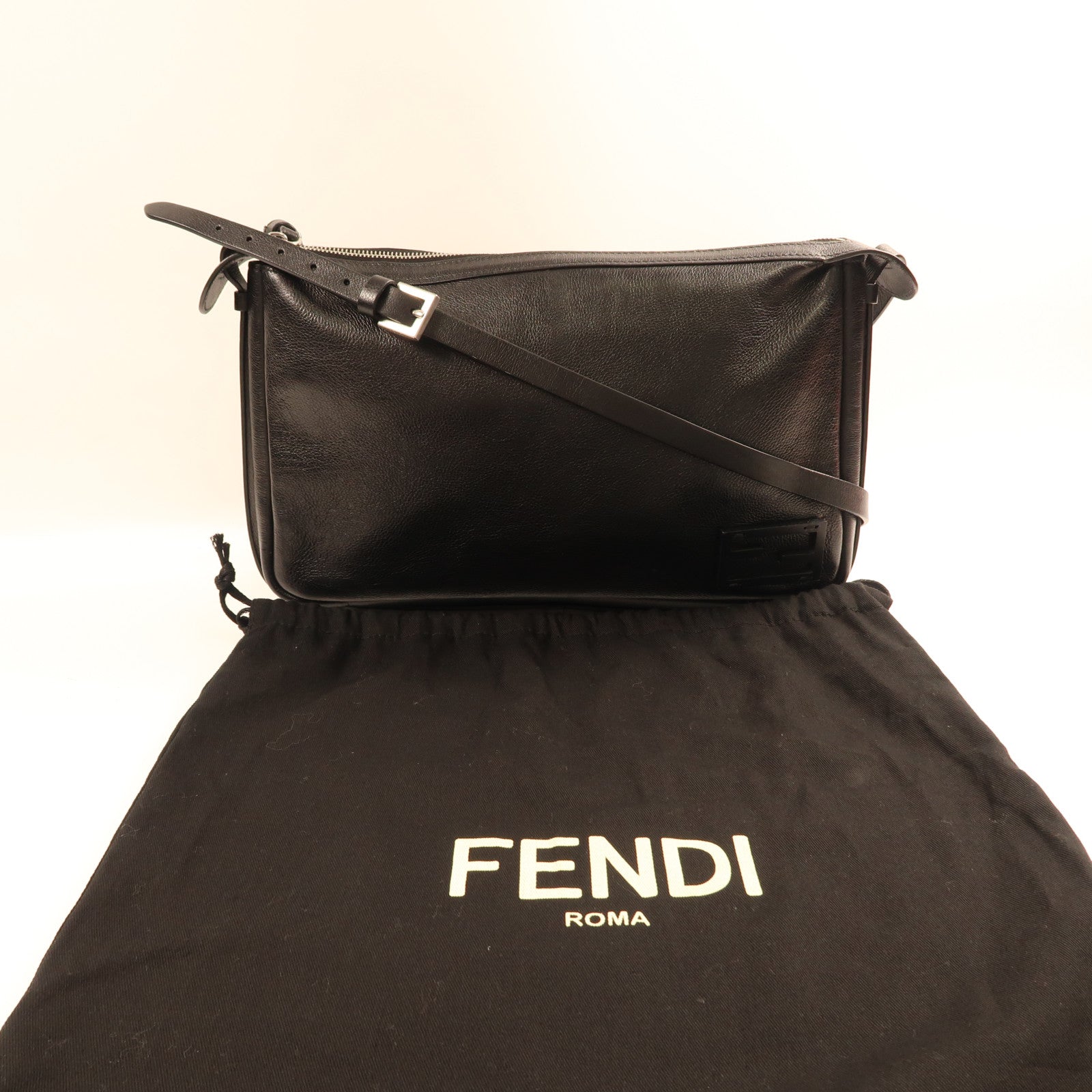 FENDI 牛皮皮革Shoulder Bag銀扣肩背袋黑色