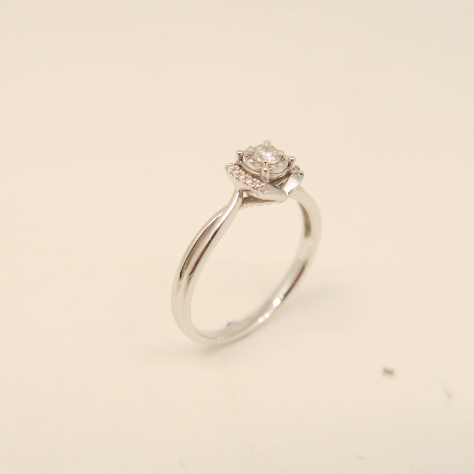 JEWELRY 18K White Gold Diamond Ring US#7.5