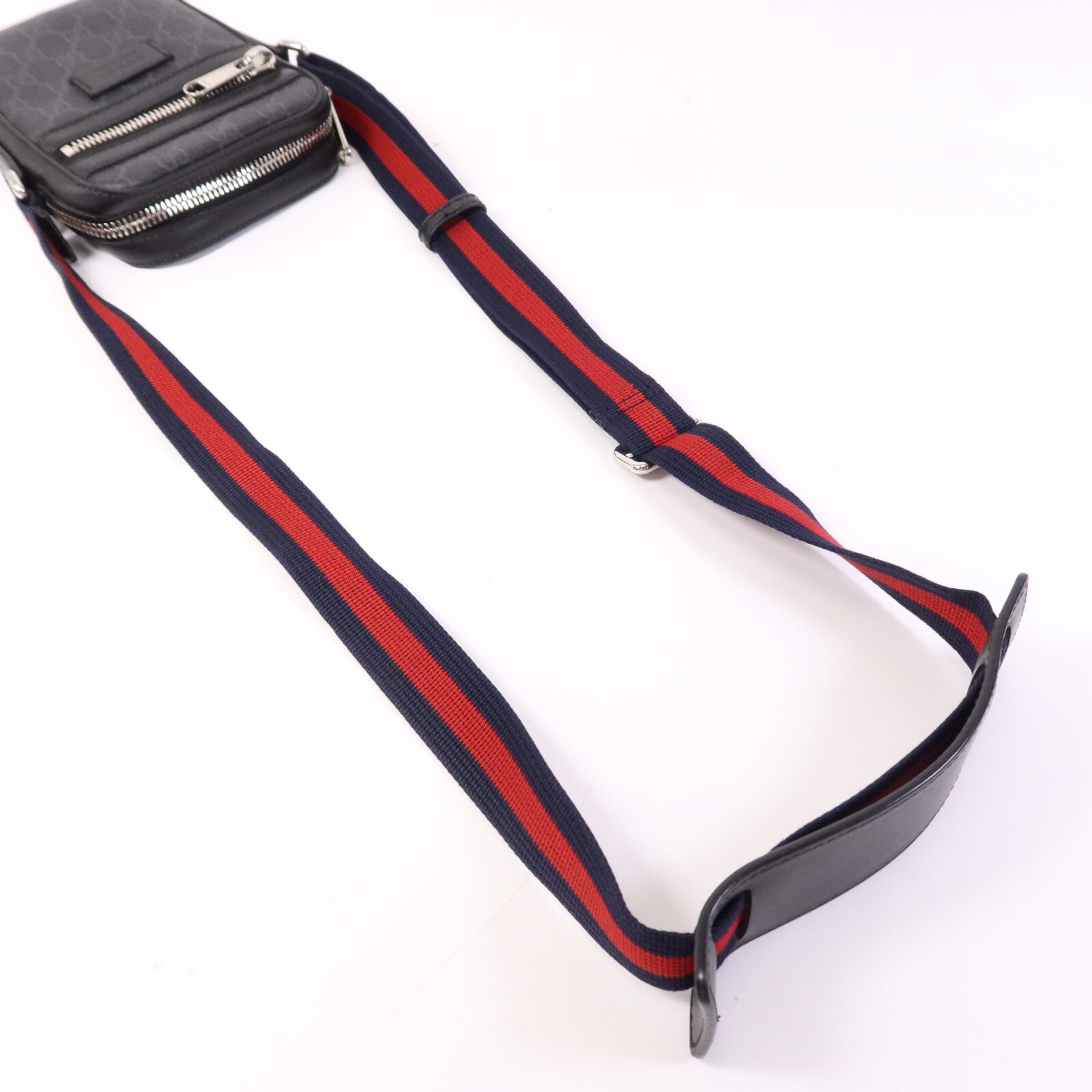 GUCCI 漆皮皮革GG Supreme Messenger銀扣肩背袋