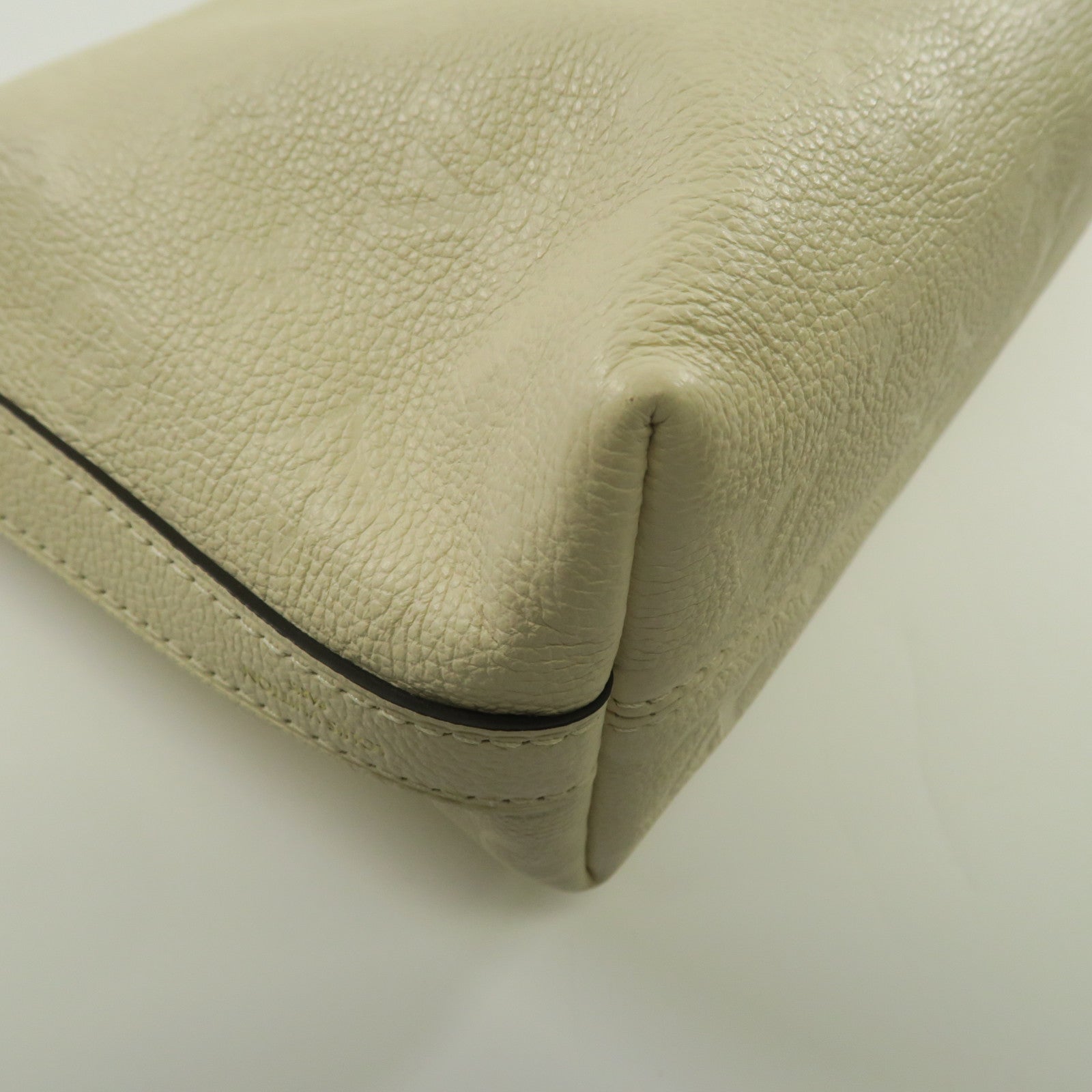 LOUIS VUITTON Monogram Empreinte Sac Sport Handbag金扣肩背袋米色