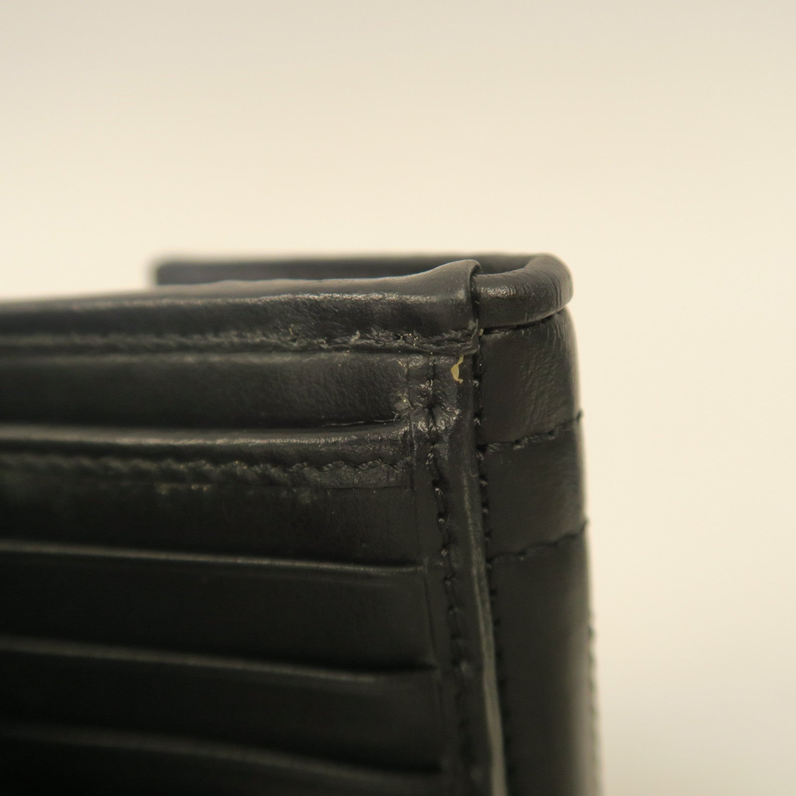 FENDI 【激減優惠】牛皮皮革Wallet銀扣長錢包黑色