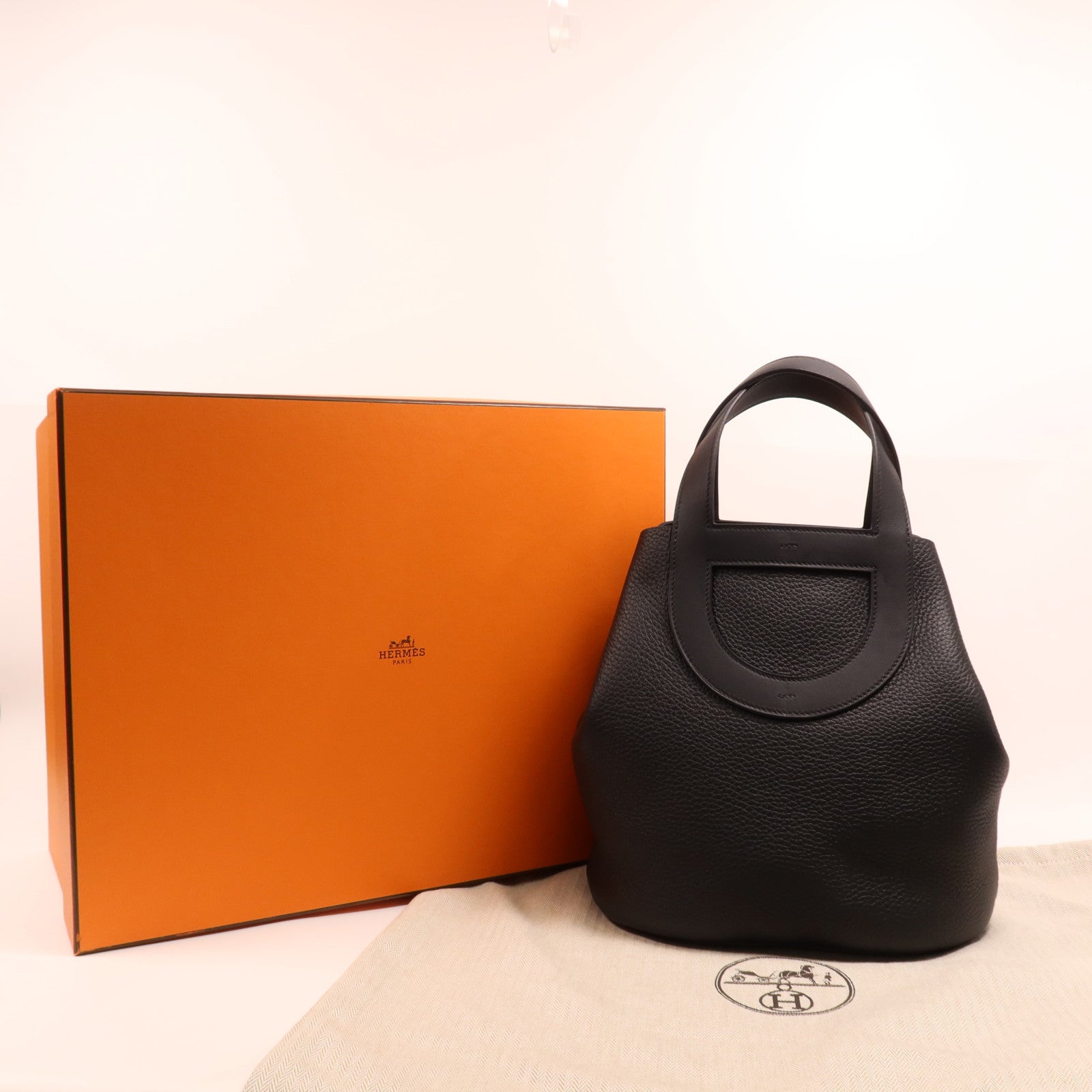 HERMES Clemence皮革In The Loop 23金扣手挽袋Noir