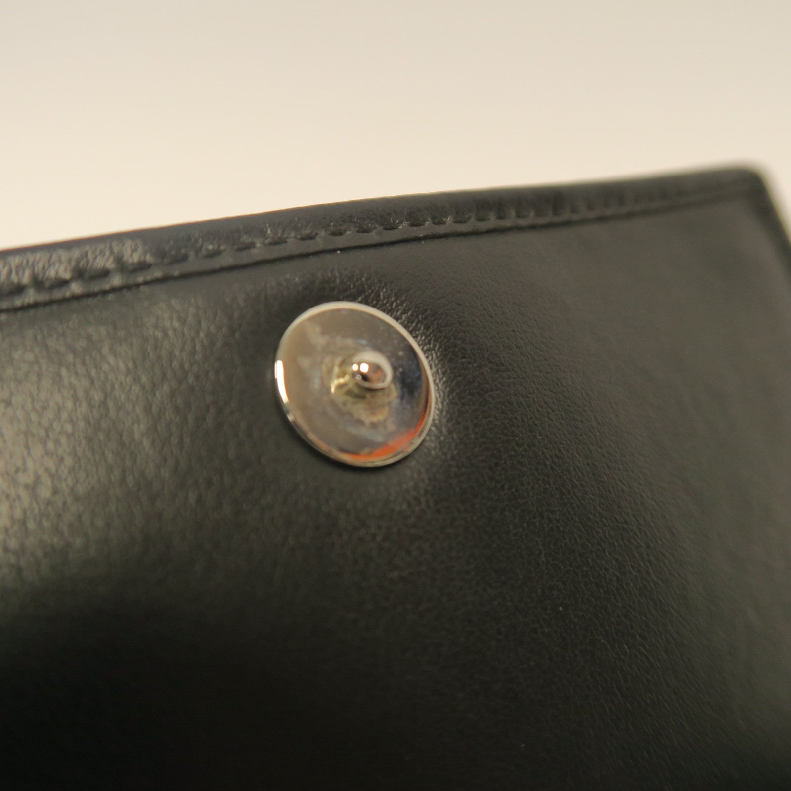 FENDI 【激減優惠】牛皮皮革Wallet銀扣長錢包黑色