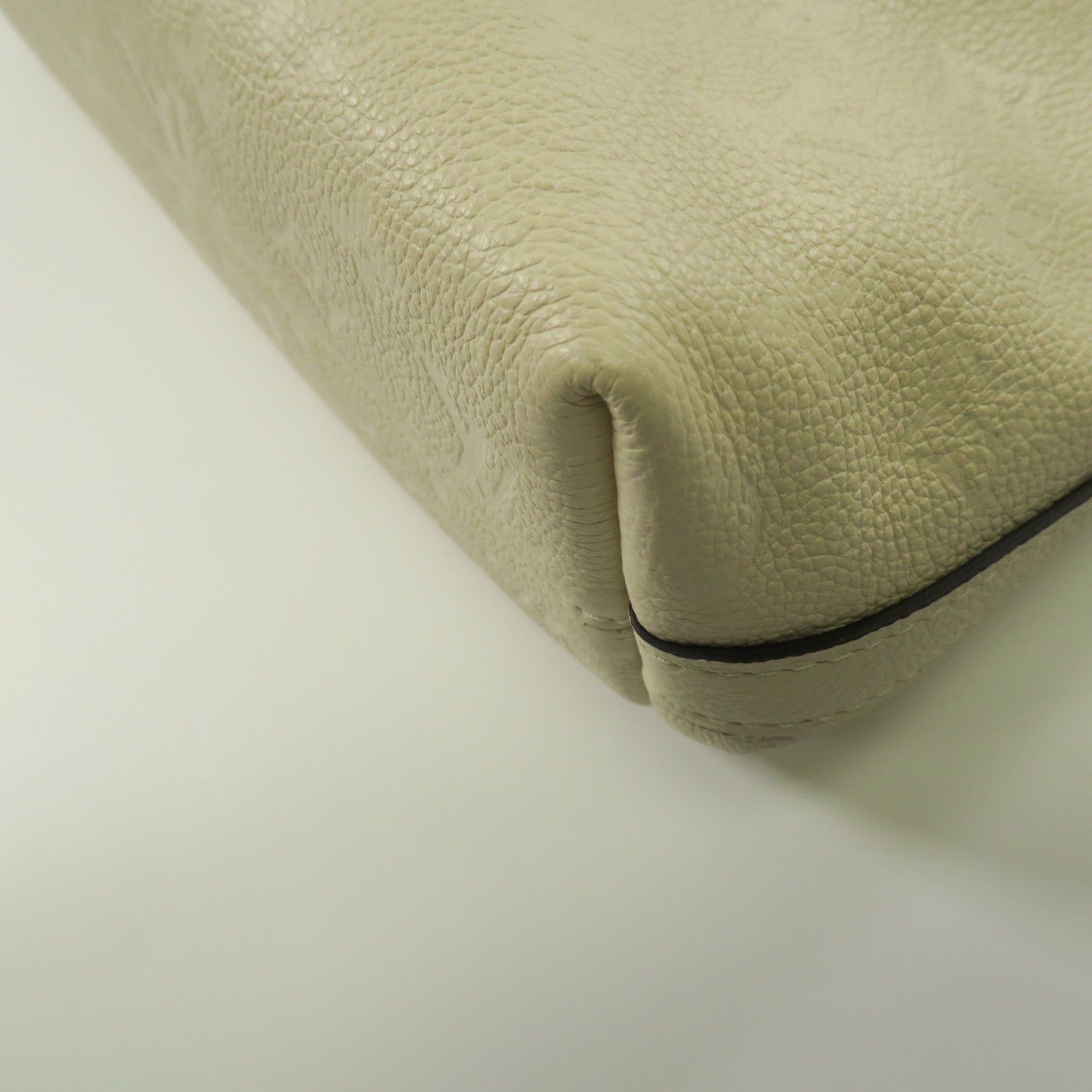 LOUIS VUITTON Monogram Empreinte Sac Sport Handbag金扣肩背袋米色