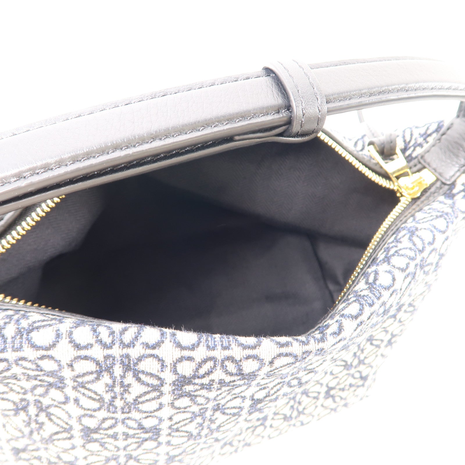 LOEWE 帆布Cubi Bag金扣手挽袋深藍色