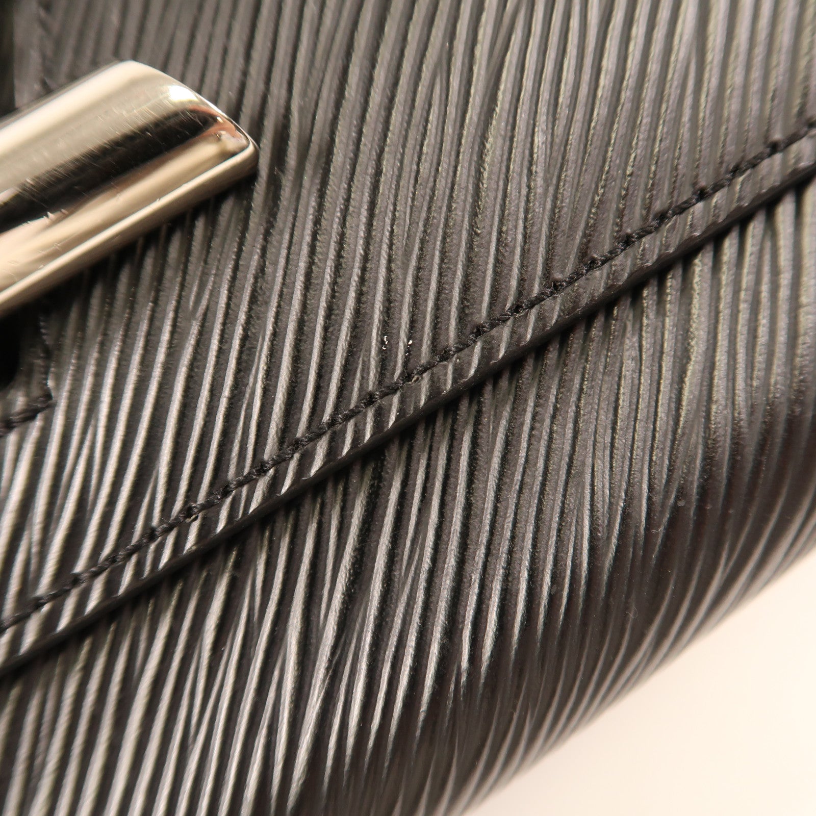 LOUIS VUITTON Epi Twist MM銀扣鏈帶肩背袋