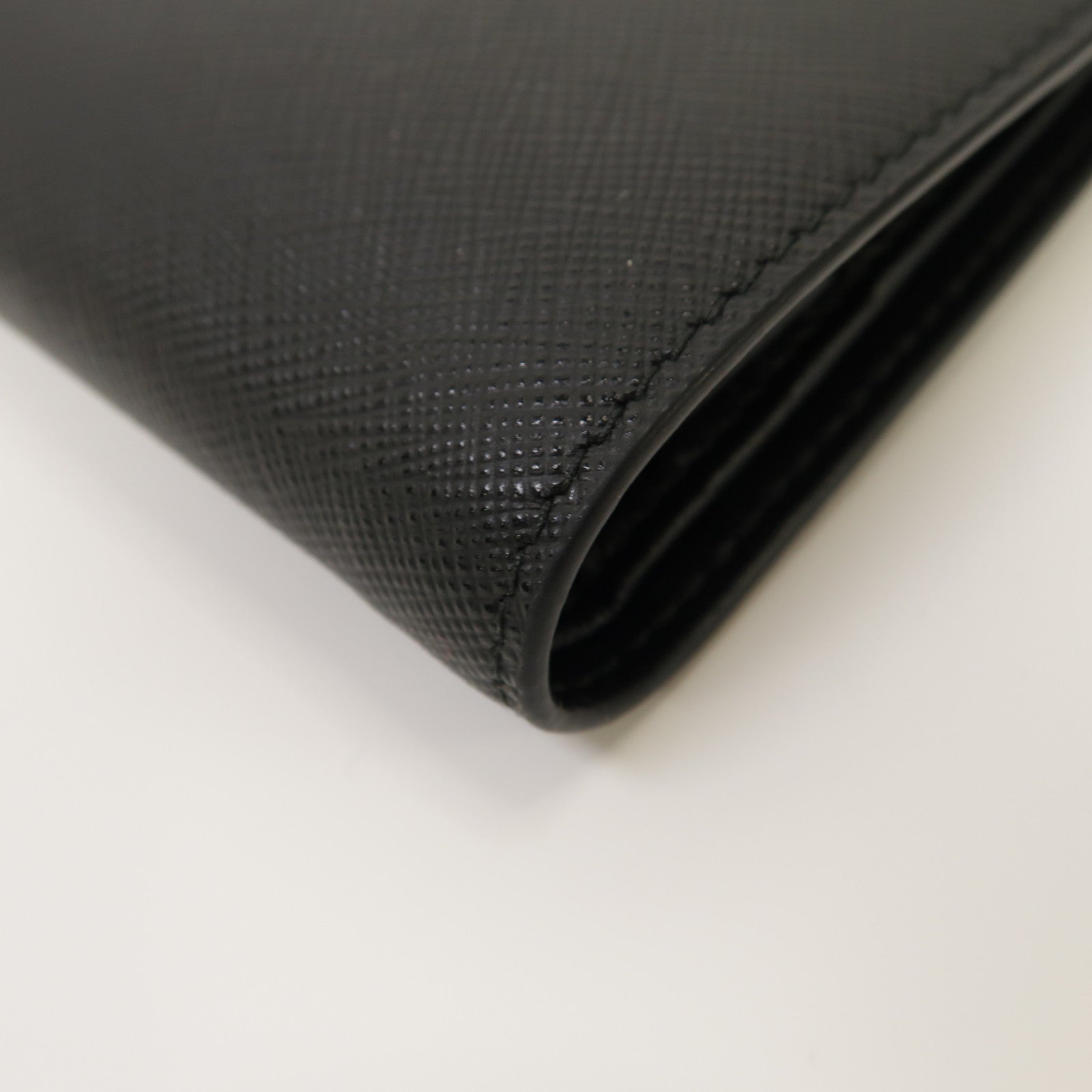 PRADA Saffiano皮革Small Wallet金扣鈕扣錢包黑色