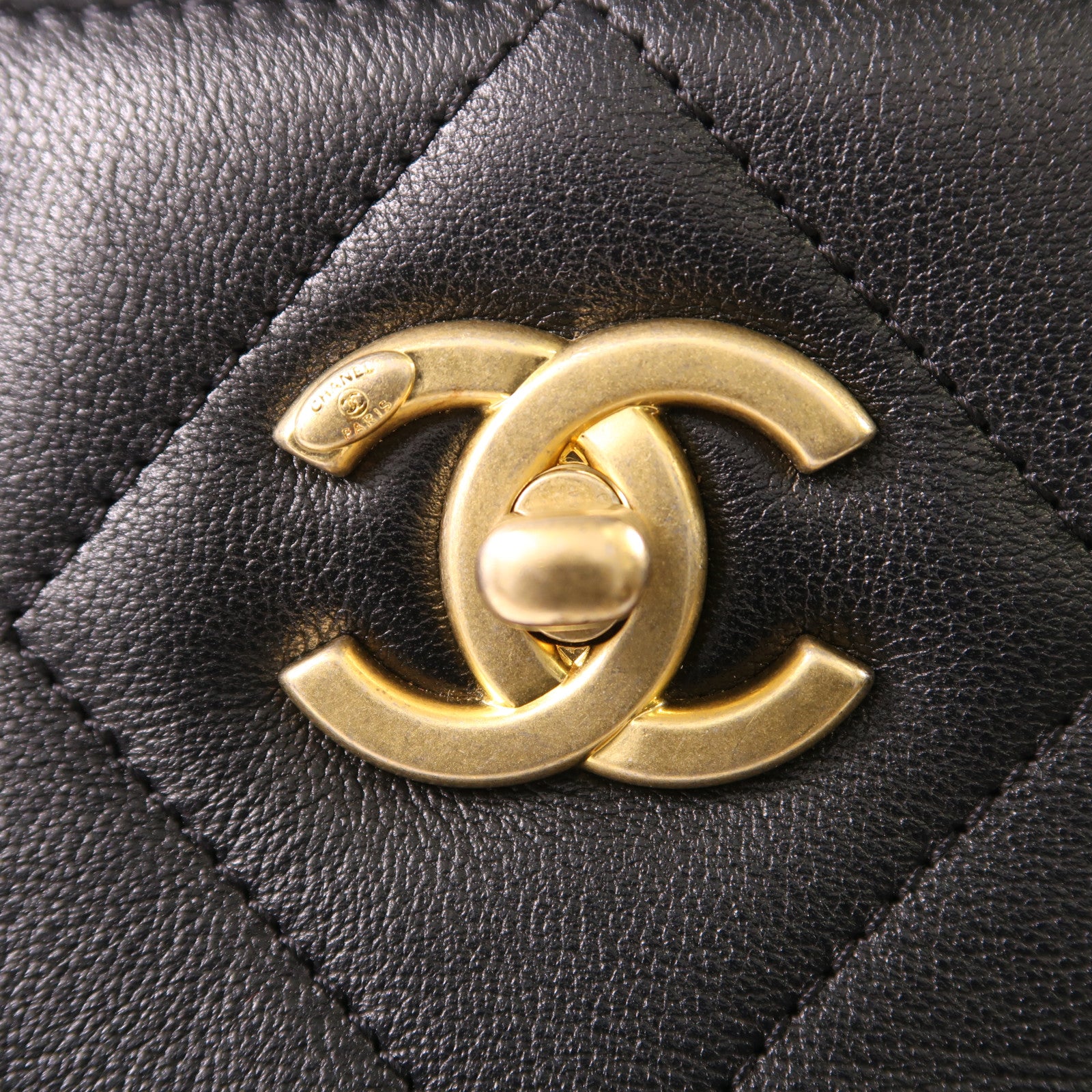 CHANEL 牛皮皮革Shoulder Bag金扣肩背袋