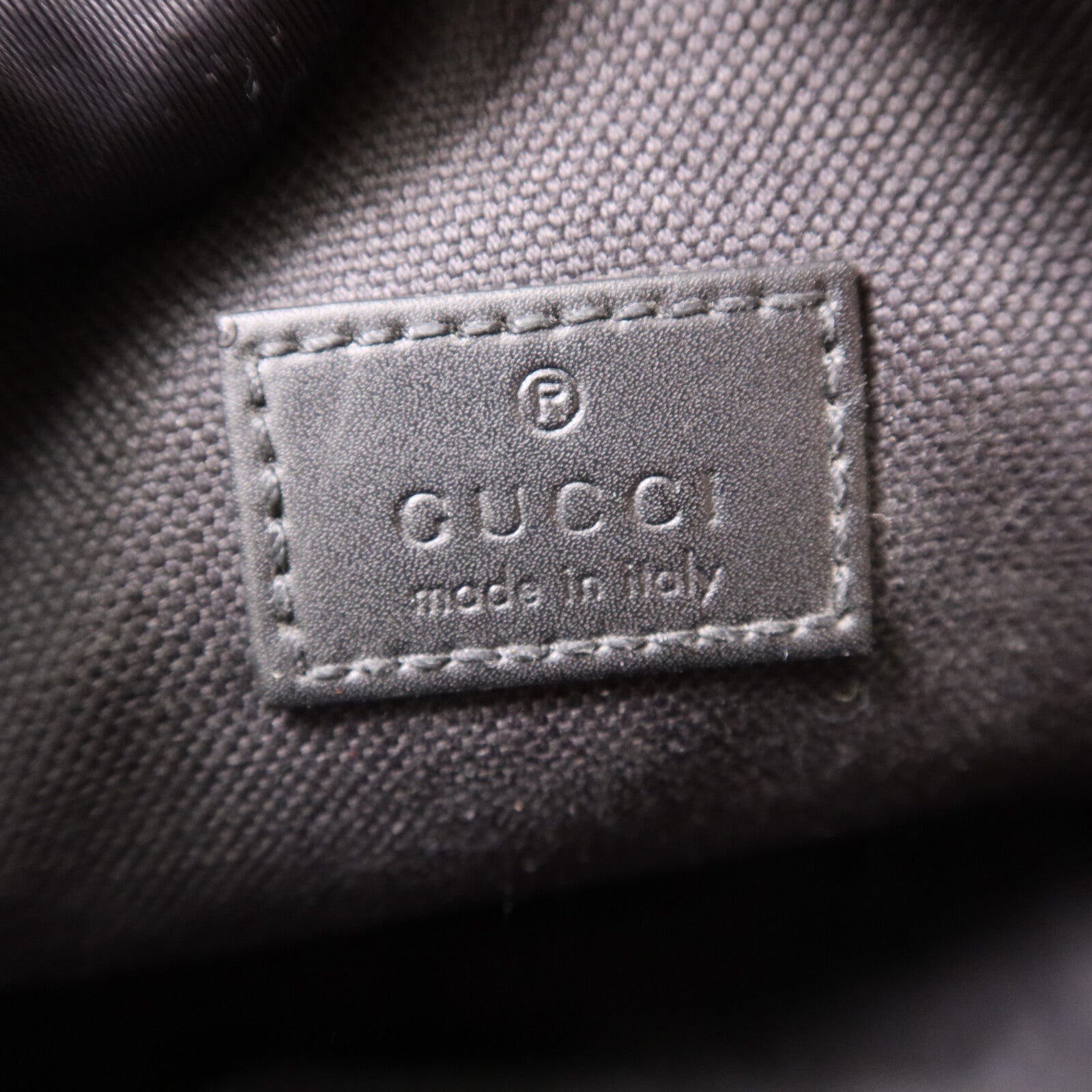 GUCCI 漆皮皮革GG Supreme Messenger銀扣肩背袋