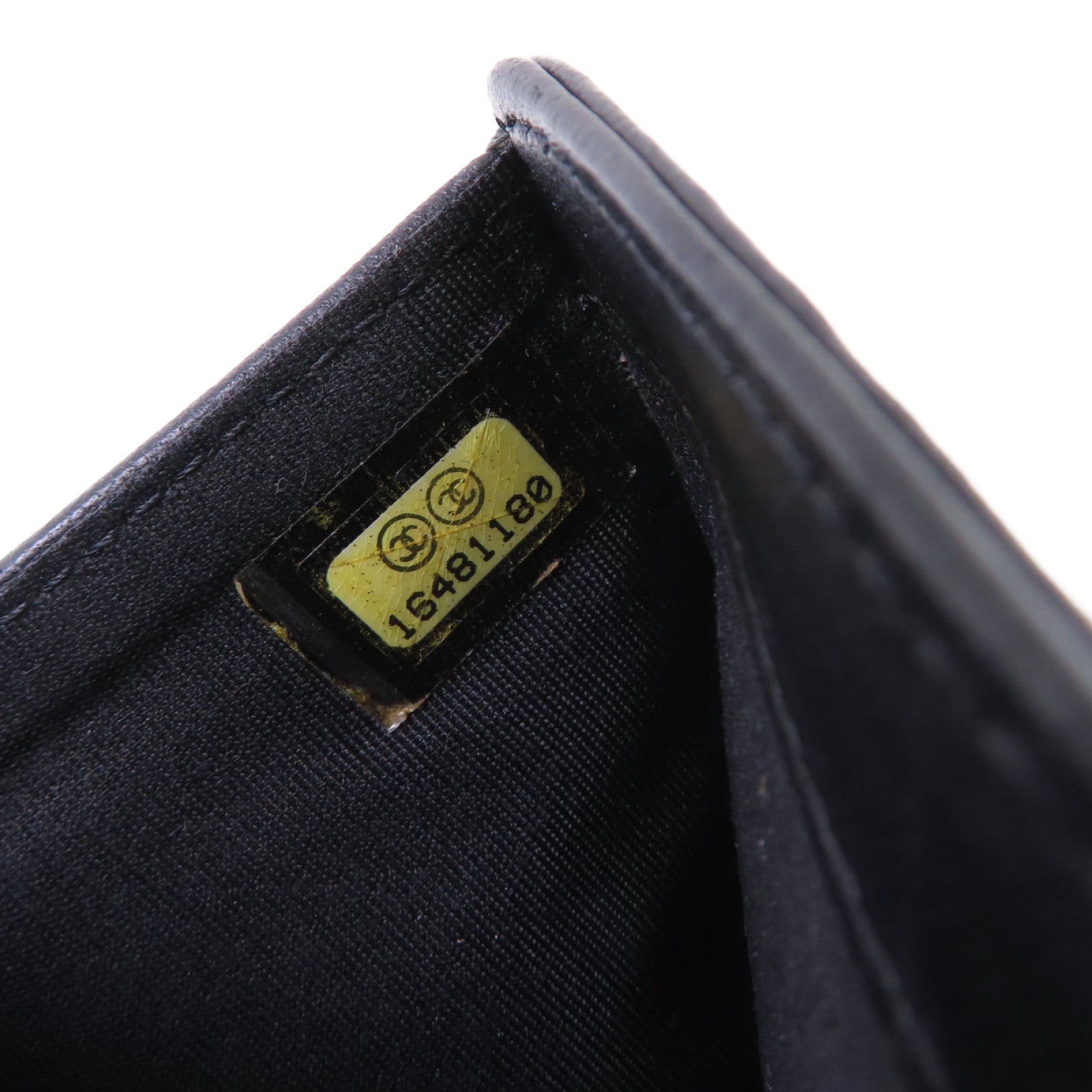 CHANEL 菱格羊皮皮革Middle Wallet銀扣短錢包黑色