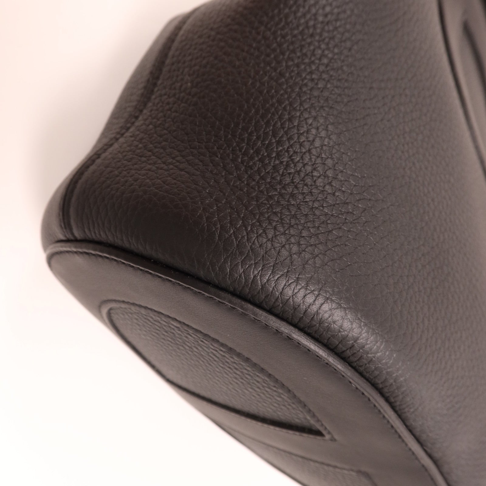 HERMES Clemence皮革In The Loop 23金扣手挽袋Noir