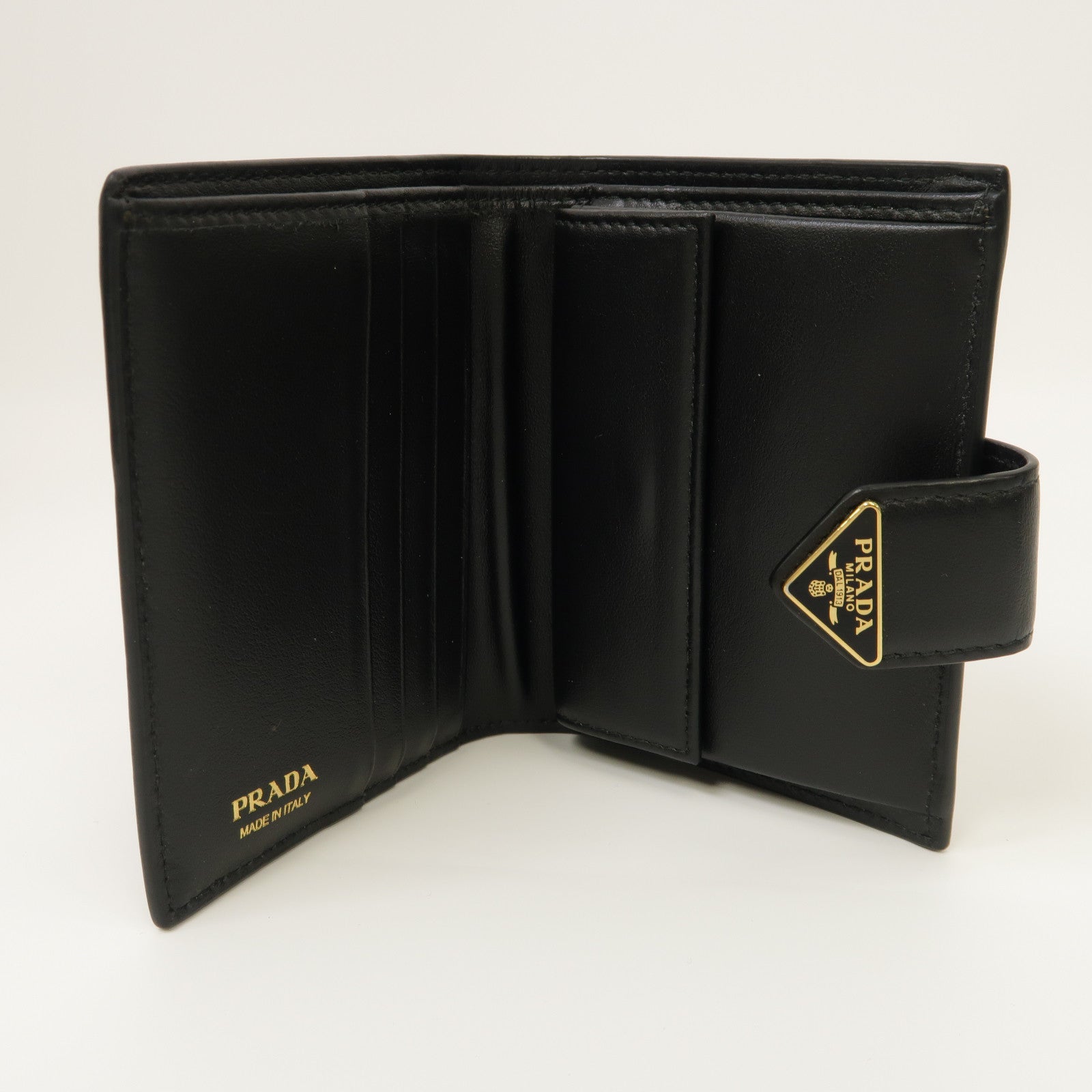 PRADA Saffiano皮革Small Wallet金扣鈕扣錢包黑色