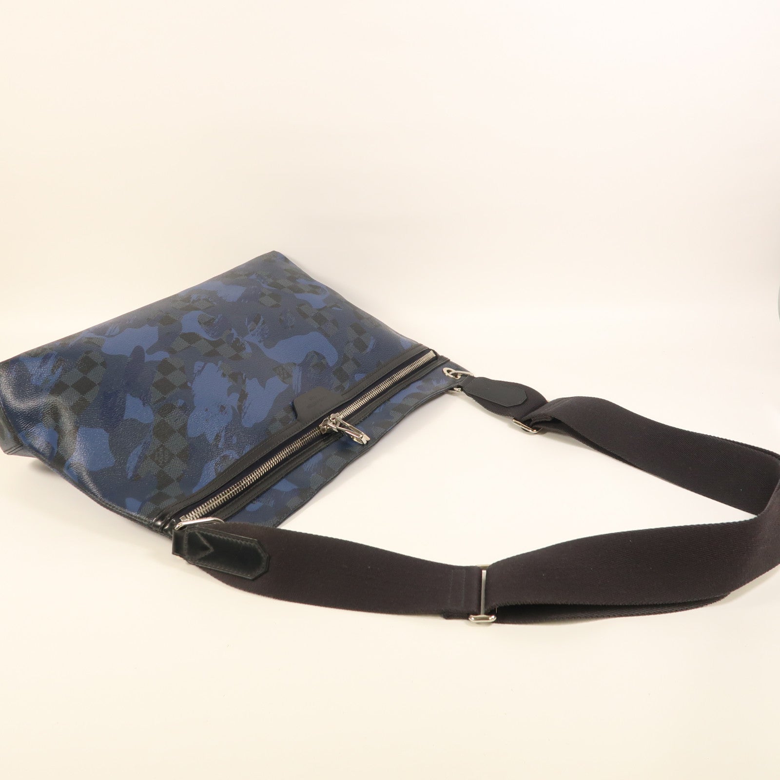 LOUIS VUITTON Damier Cobalt Camouflage Hunter銀扣肩背袋