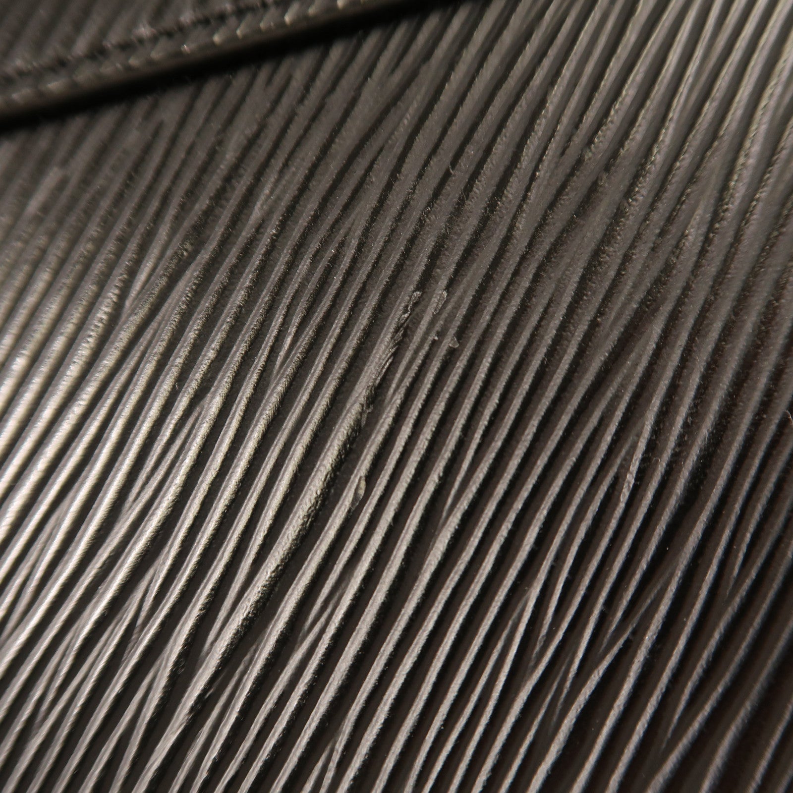 LOUIS VUITTON Epi Twist MM銀扣鏈帶肩背袋