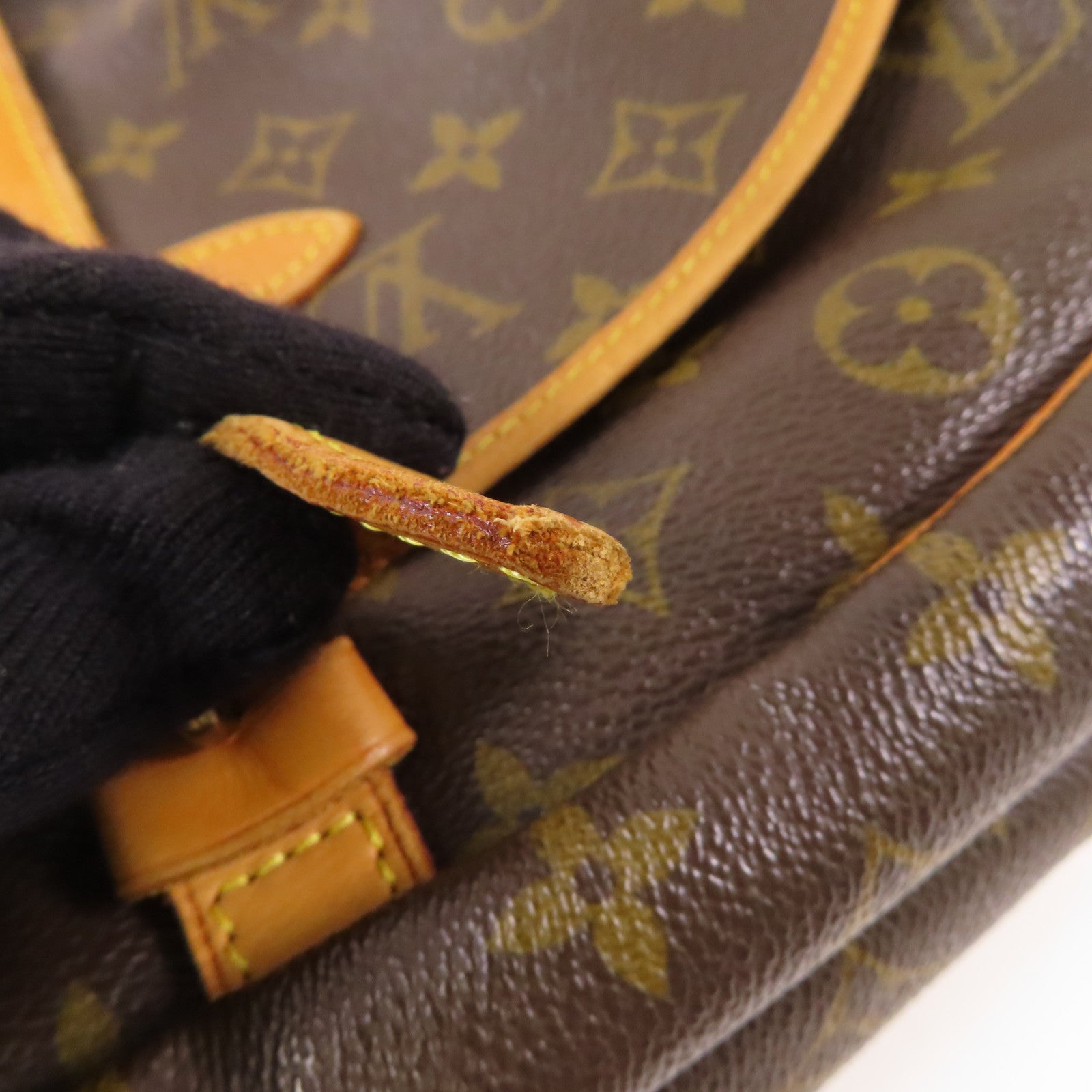 LOUIS VUITTON Monogram Saumur 30金扣肩背袋