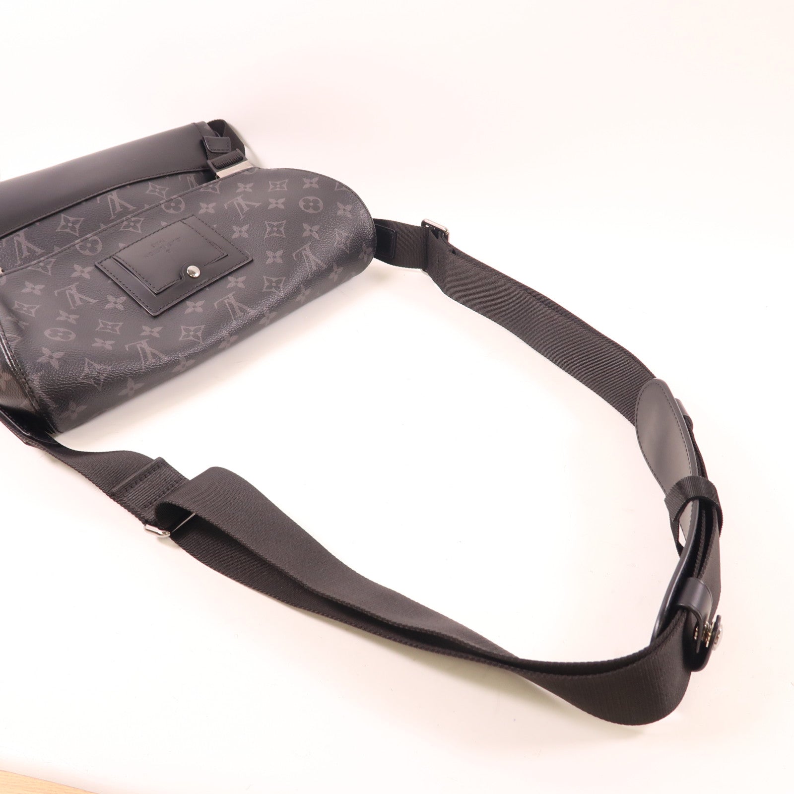 LOUIS VUITTON Monogram Eclipse Messenger PM Voyager銀扣肩背袋