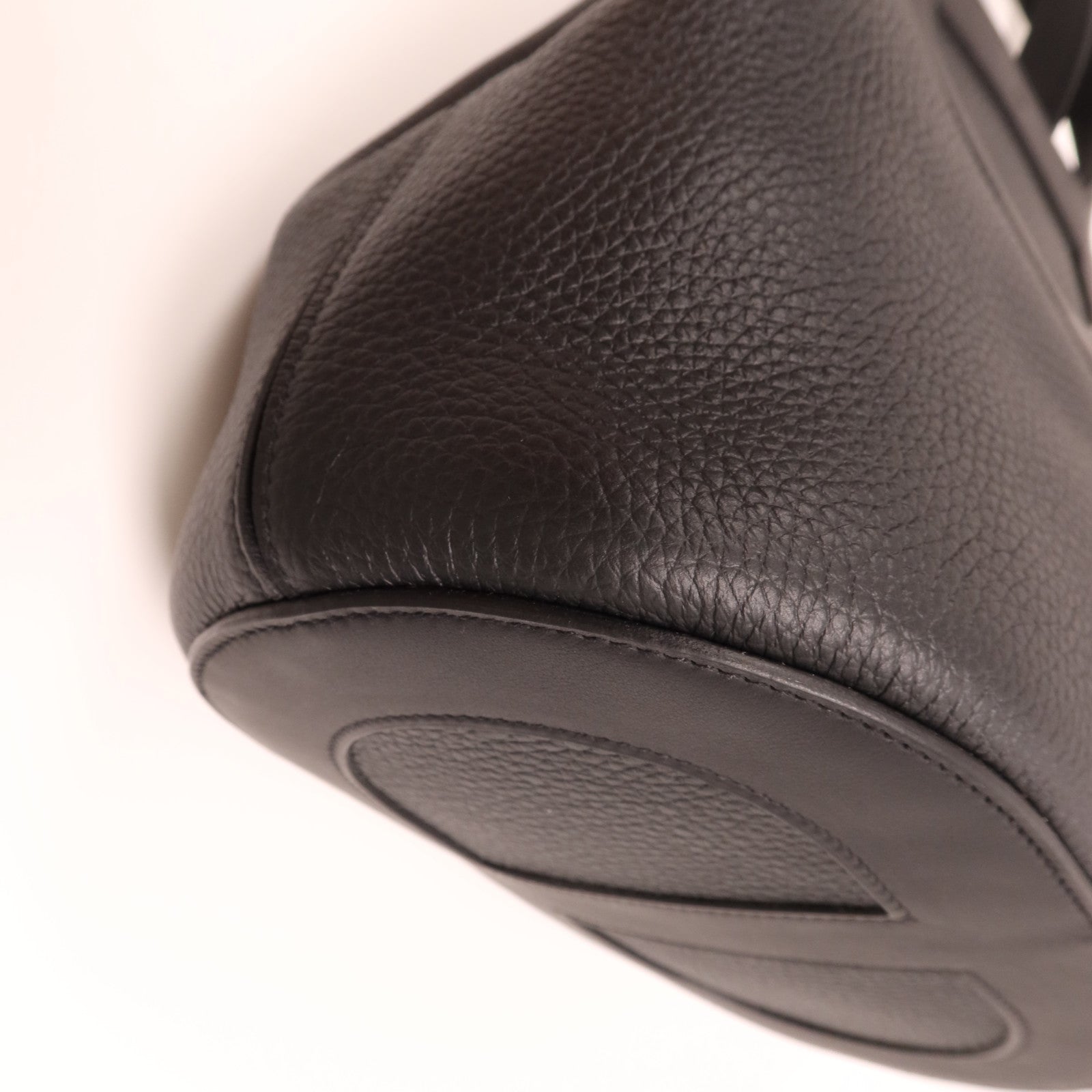 HERMES Clemence皮革In The Loop 23金扣手挽袋Noir